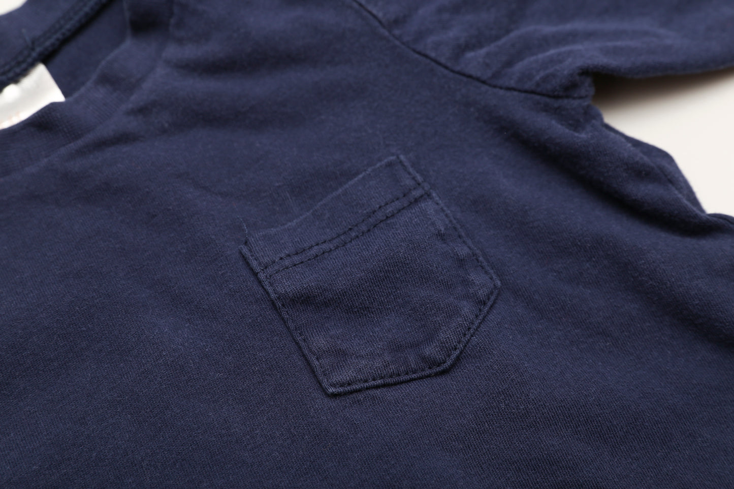 Dunkelblaues Langarmshirt (74)
