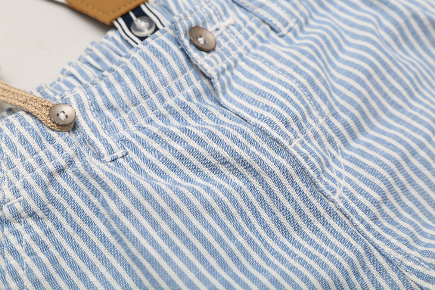 Blau-weiß Shorts mit abknöpfbaren Trägern (92) - KlugeMutti