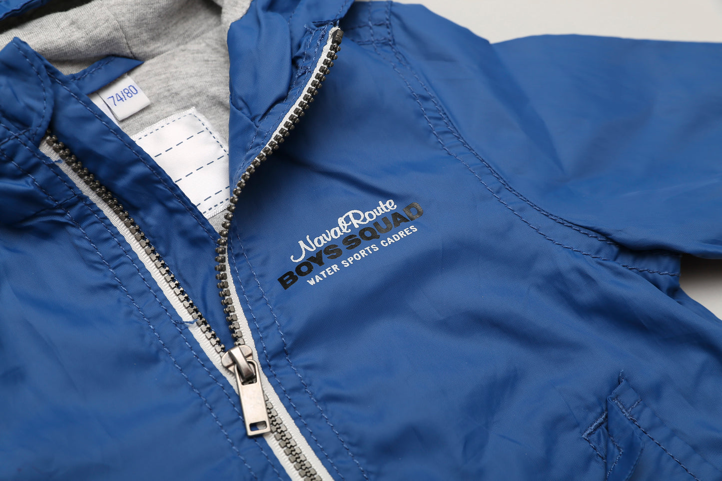 Jungen-Windjacke mit Kapuze und Reißverschluss (74-80)