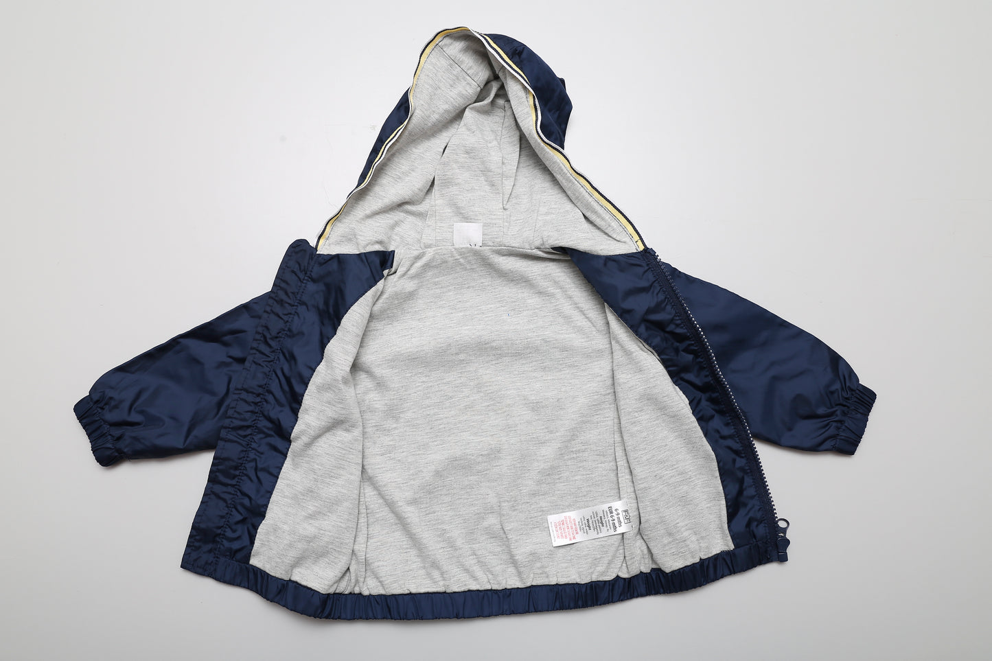 Dunkelblaue Windjacke mit Kapuze (74)