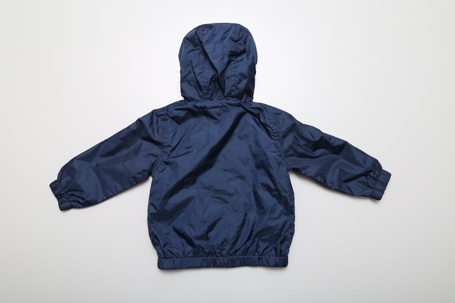 Dunkelblaue Windjacke mit Kapuze (74)