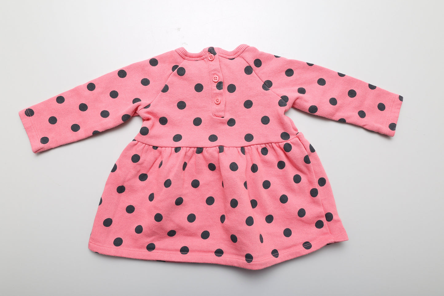 Gepunktetes Langarmkleid aus dickerem Stoff (68)
