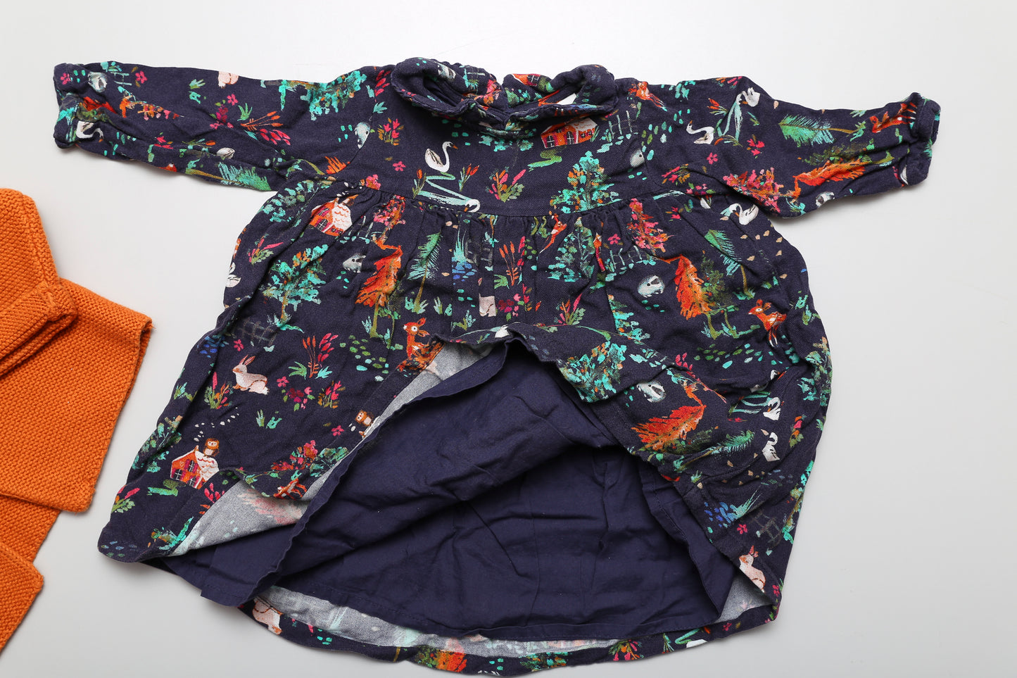 Wunderschönes Kleid mit gestricktem Pullover (68)