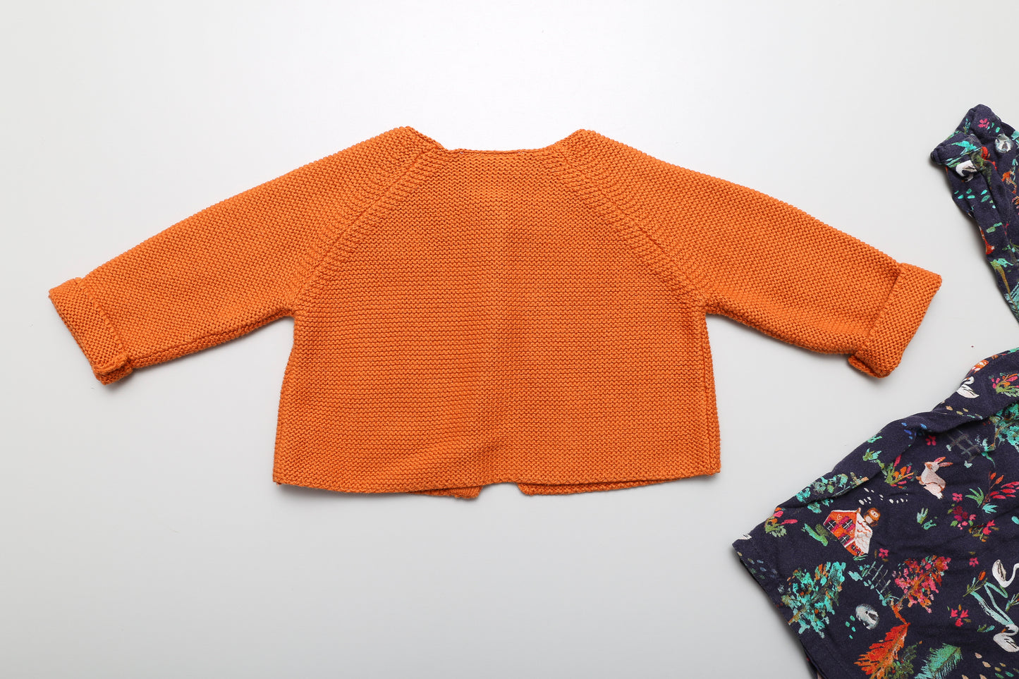 Wunderschönes Kleid mit gestricktem Pullover (68)