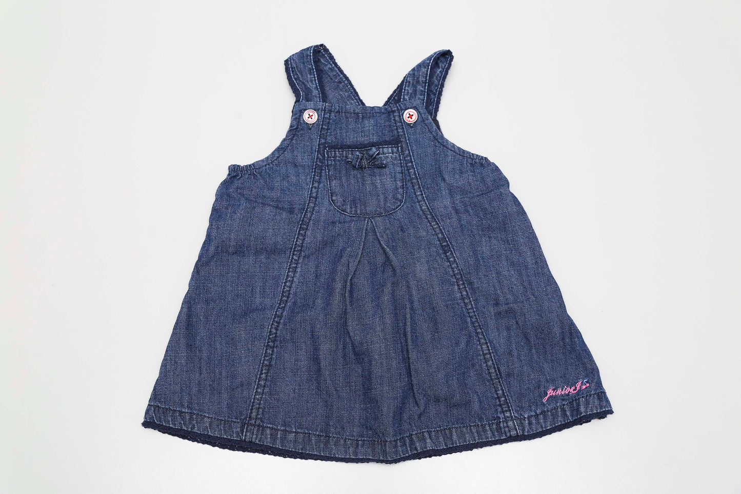 Jeanskleid mit kleiner Tasche vorne. Neuwertig. Größe 68, 100 % Baumwolle.