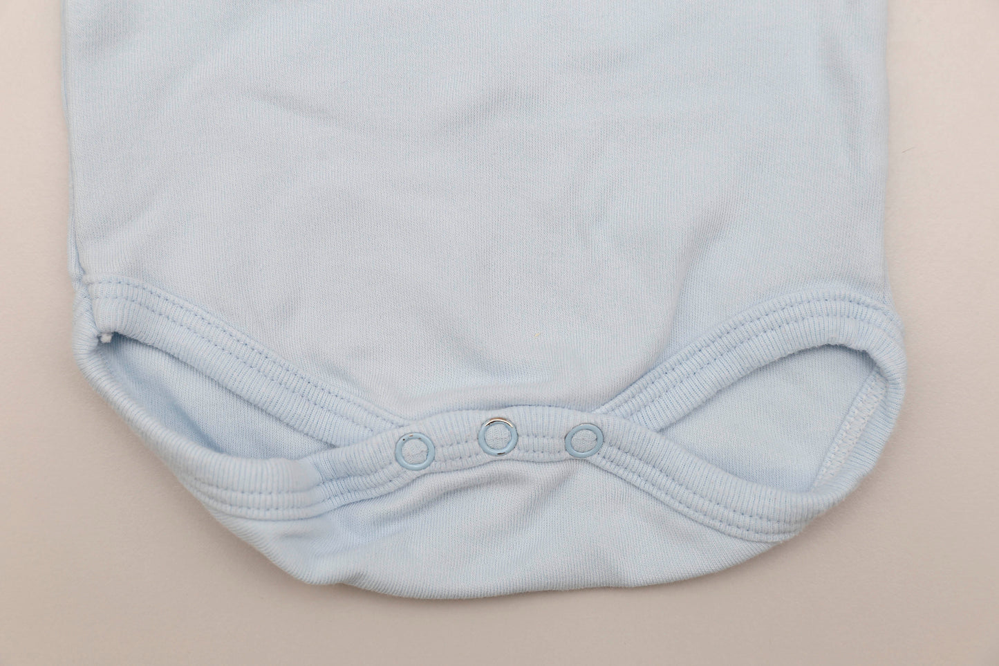 Hellblauer Giraffen-Polo-Body (68-74) - KlugeMutti