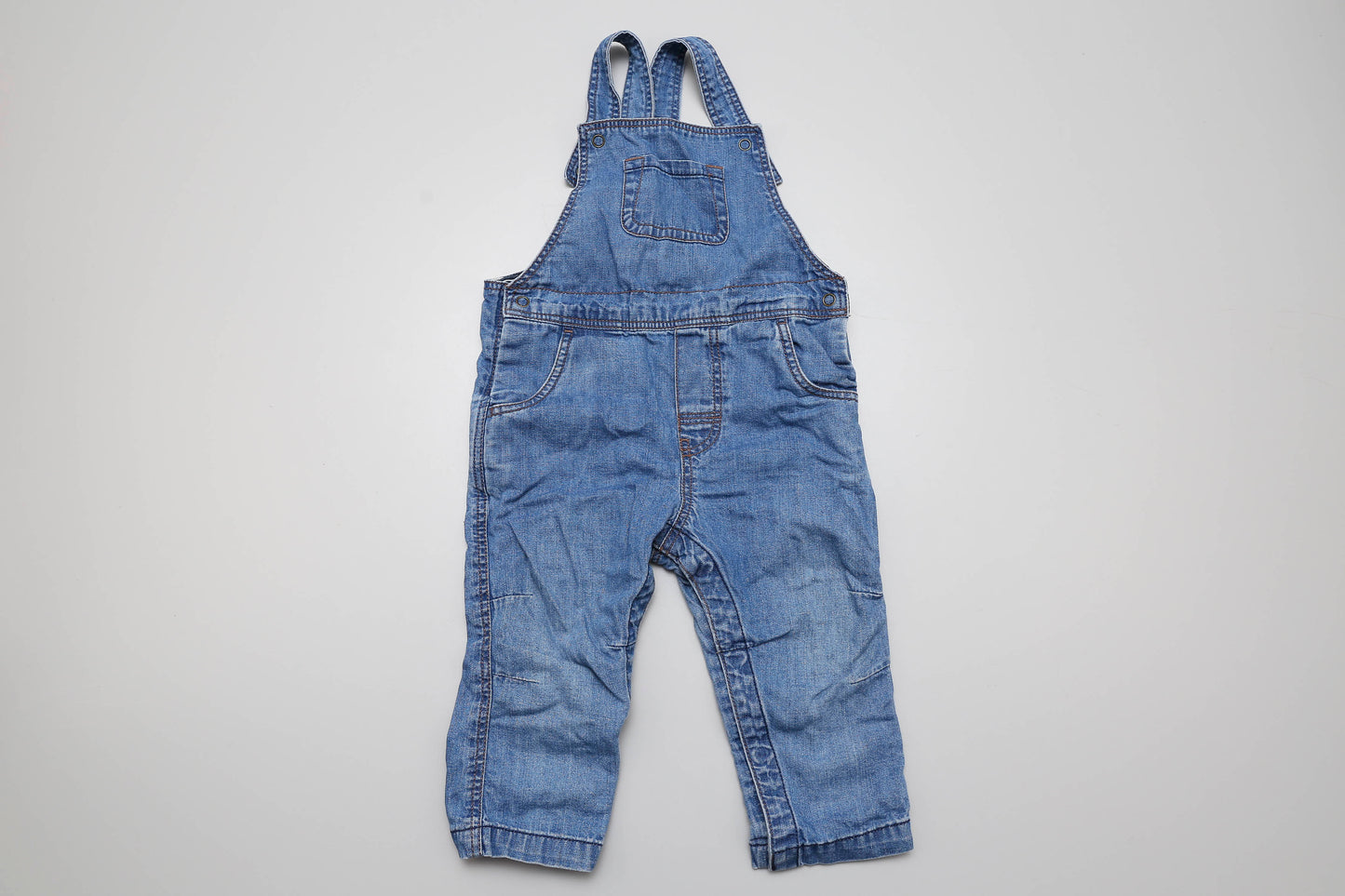 Latzhose aus weichem Denim – GOTS-zertifiziert (80)