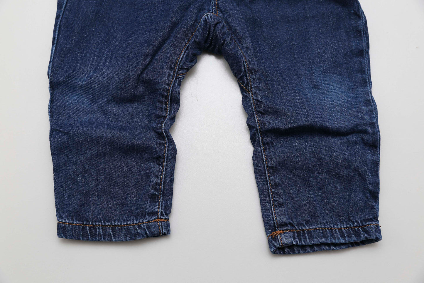 Gefütterte blaue Jeans mit verstellbarem Bund (80)