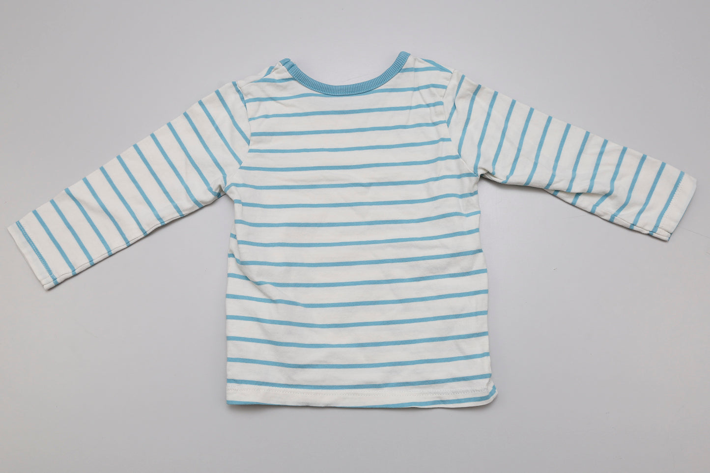 Langarmshirt mit hellblau-cremefarbenen Streifen (80)