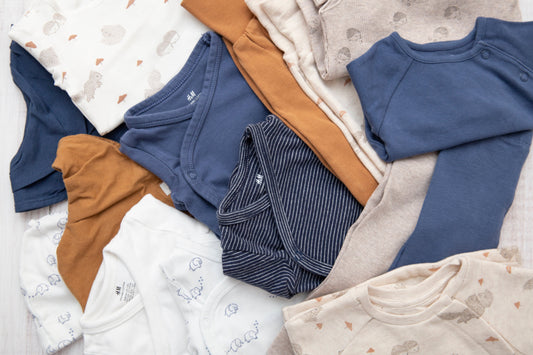 Wie stellst du die herbstliche Kapselgarderobe für dein Baby zusammen?