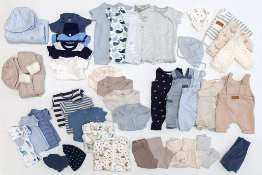 Deluxe KlugemuttiBox – 40-teilige Baby-Kapselgarderobe