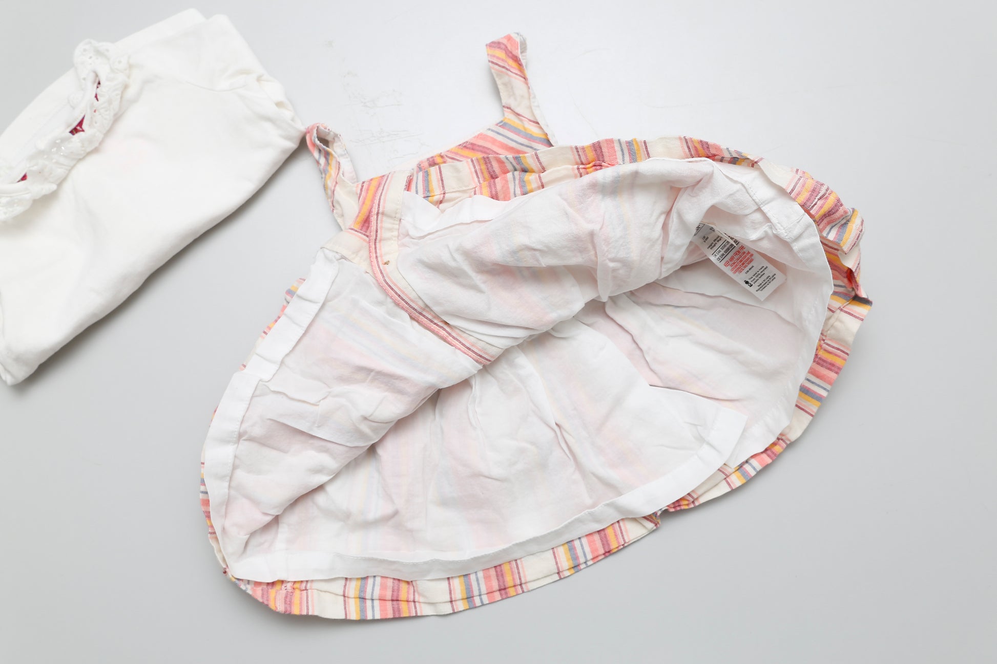 Pastellgestreiftes Kleid mit langärmeligem Poloshirt (68) - KlugeMutti
