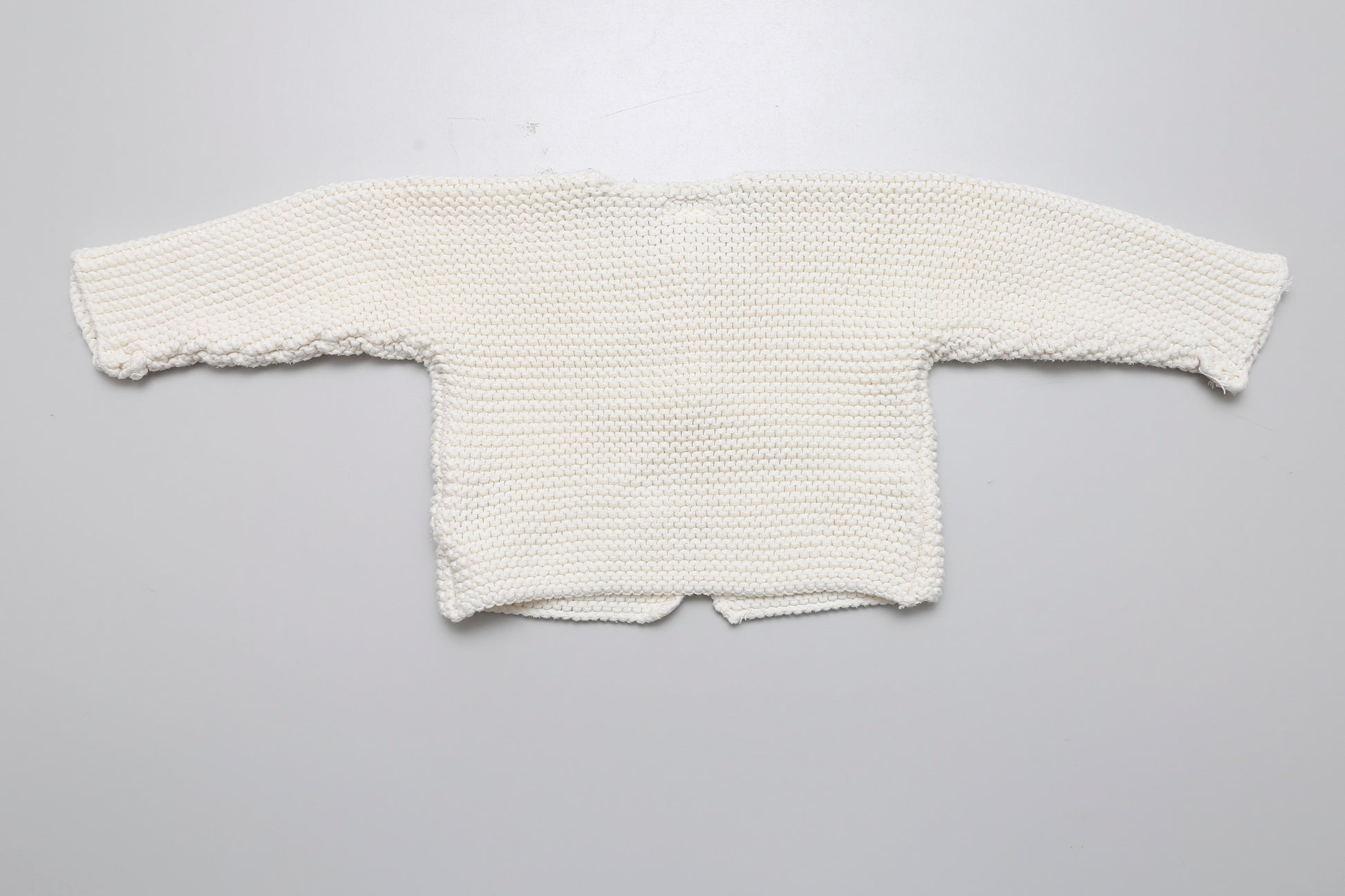 Cremeweiße Strickjacke (68) - KlugeMutti