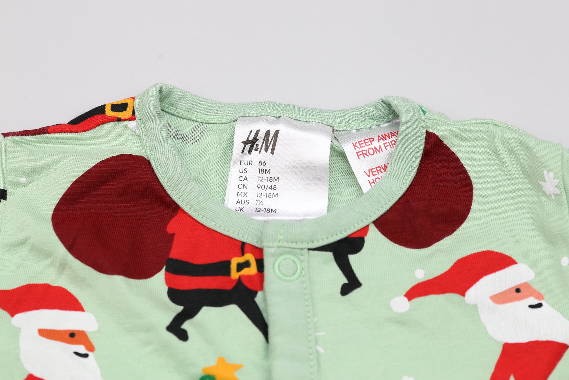 Strampler aus Baumwolle mit Weihnachtsmann-Muster (86) - KlugeMutti