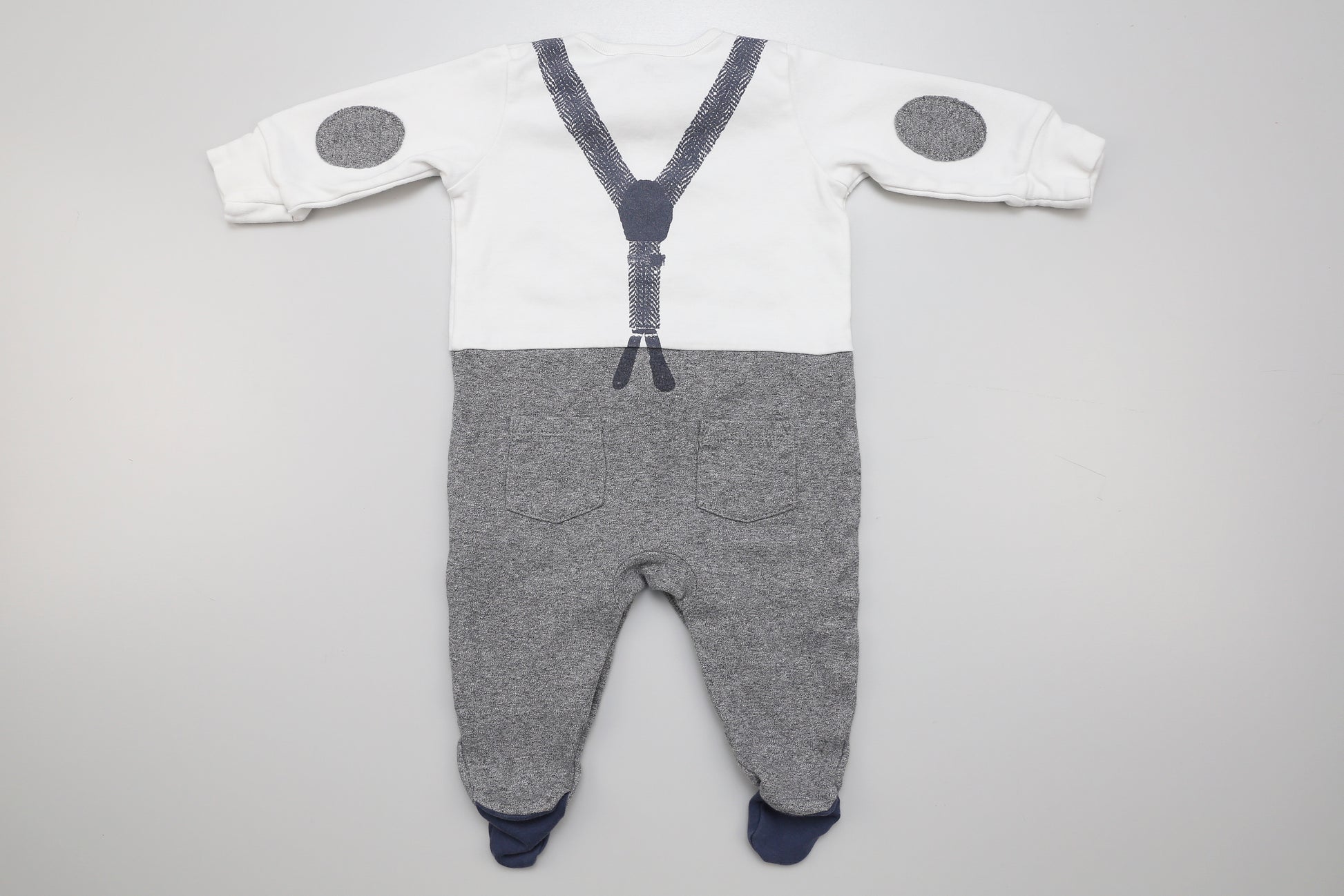 Jungen Fußstrampler mit Hosenträger-Muster (68) - KlugeMutti