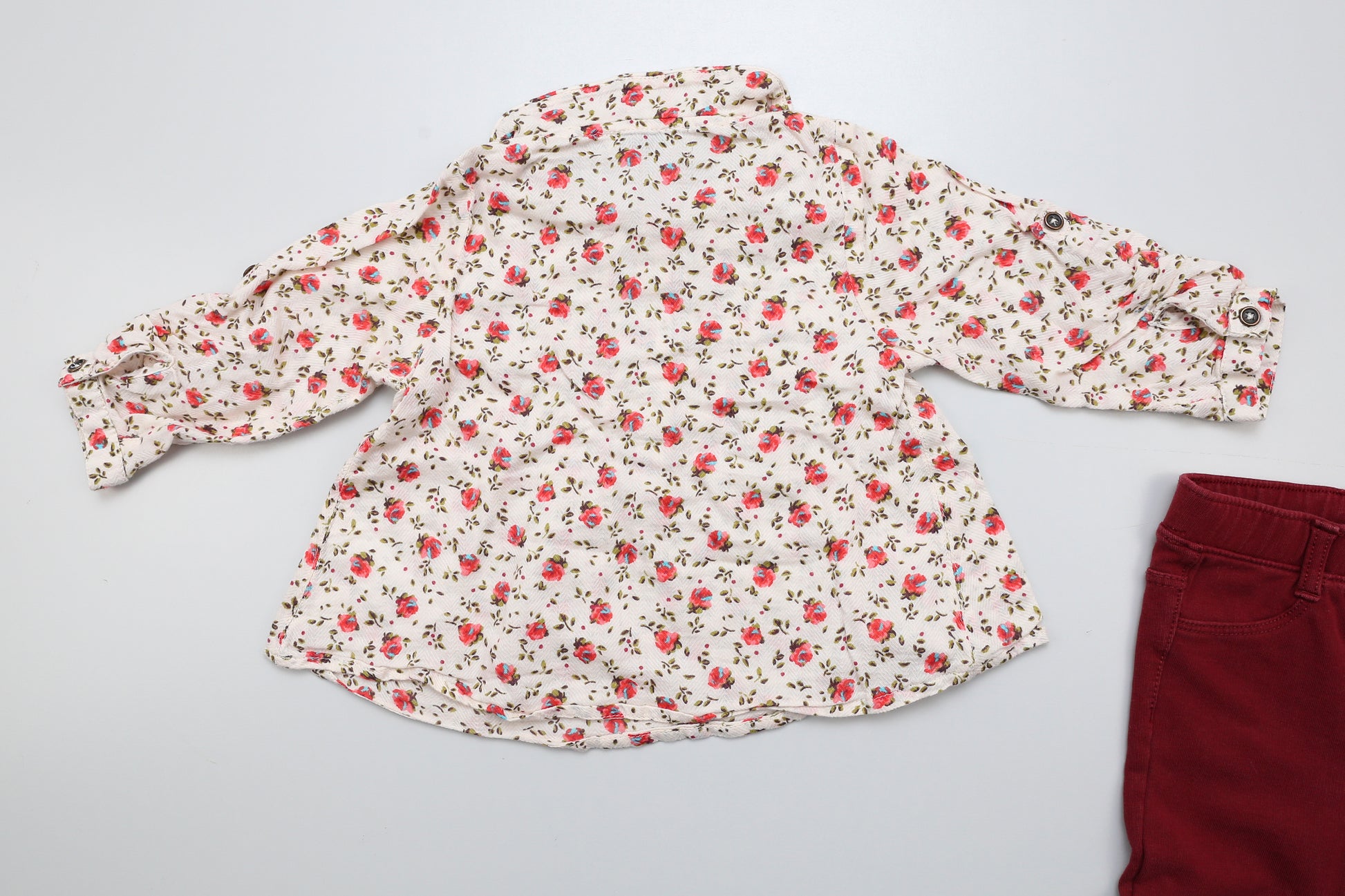 Mädchen Set in Bordeaux mit Blumenbluse (74) - KlugeMutti