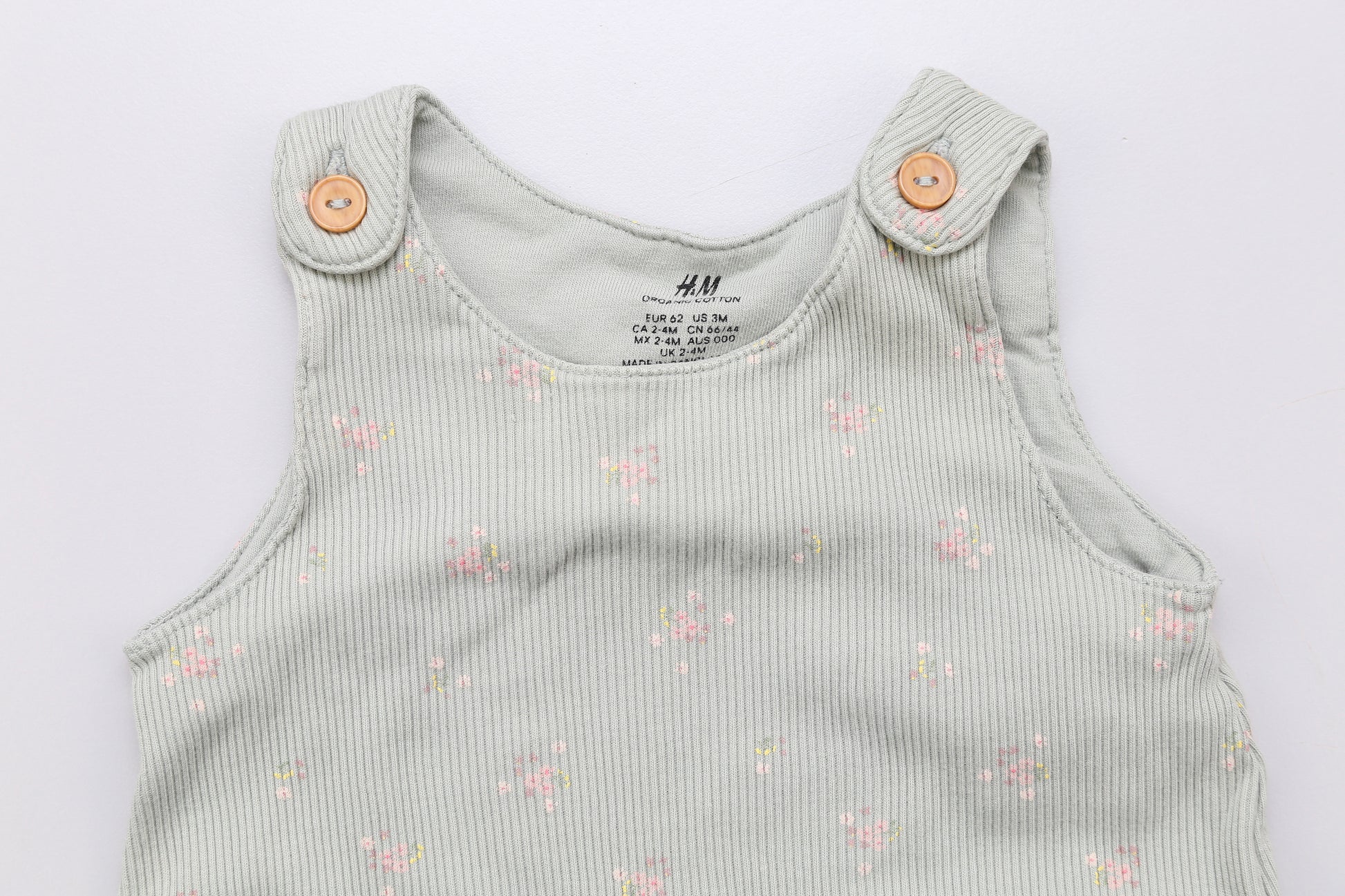 Hellgrüne Latzhose mit kleinen Blumenmuster (62) - KlugeMutti