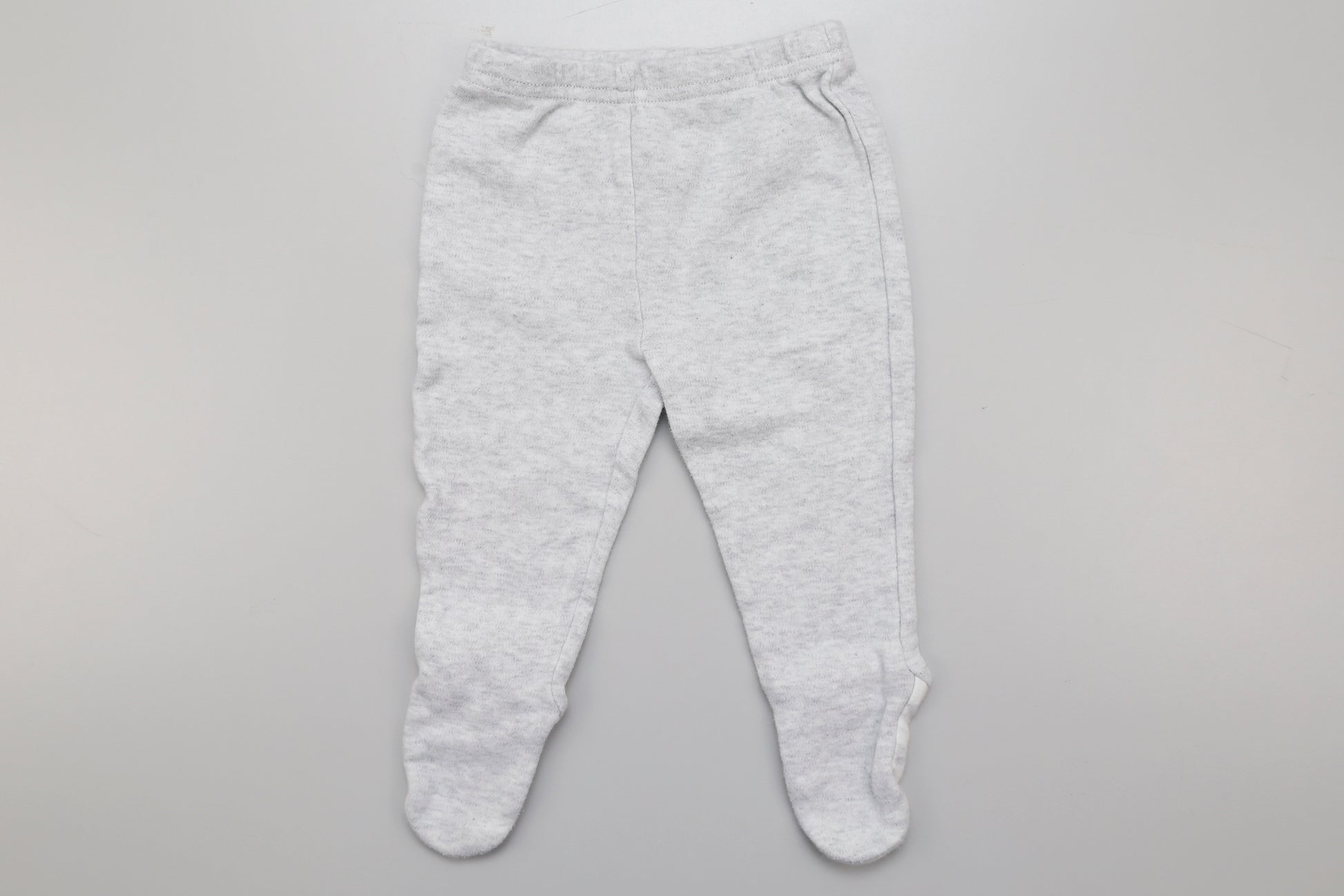 Graue Baumwollhose mit Fuß. (68)
