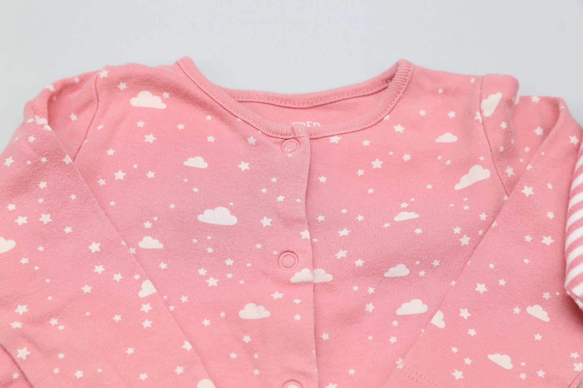 Set aus rosa Fußstramplern mit Streifen- und Wolkenmuster (80) - KlugeMutti
