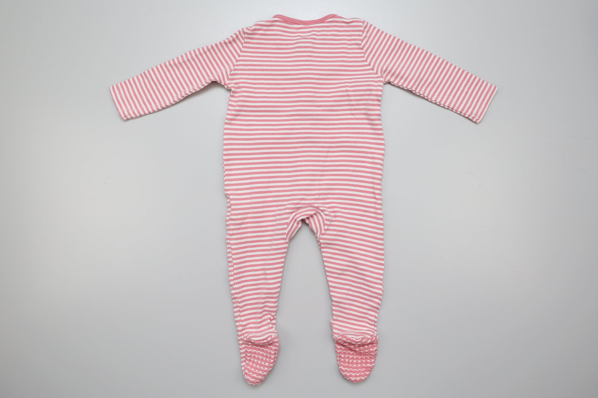 Set aus rosa Fußstramplern mit Streifen- und Wolkenmuster (80) - KlugeMutti