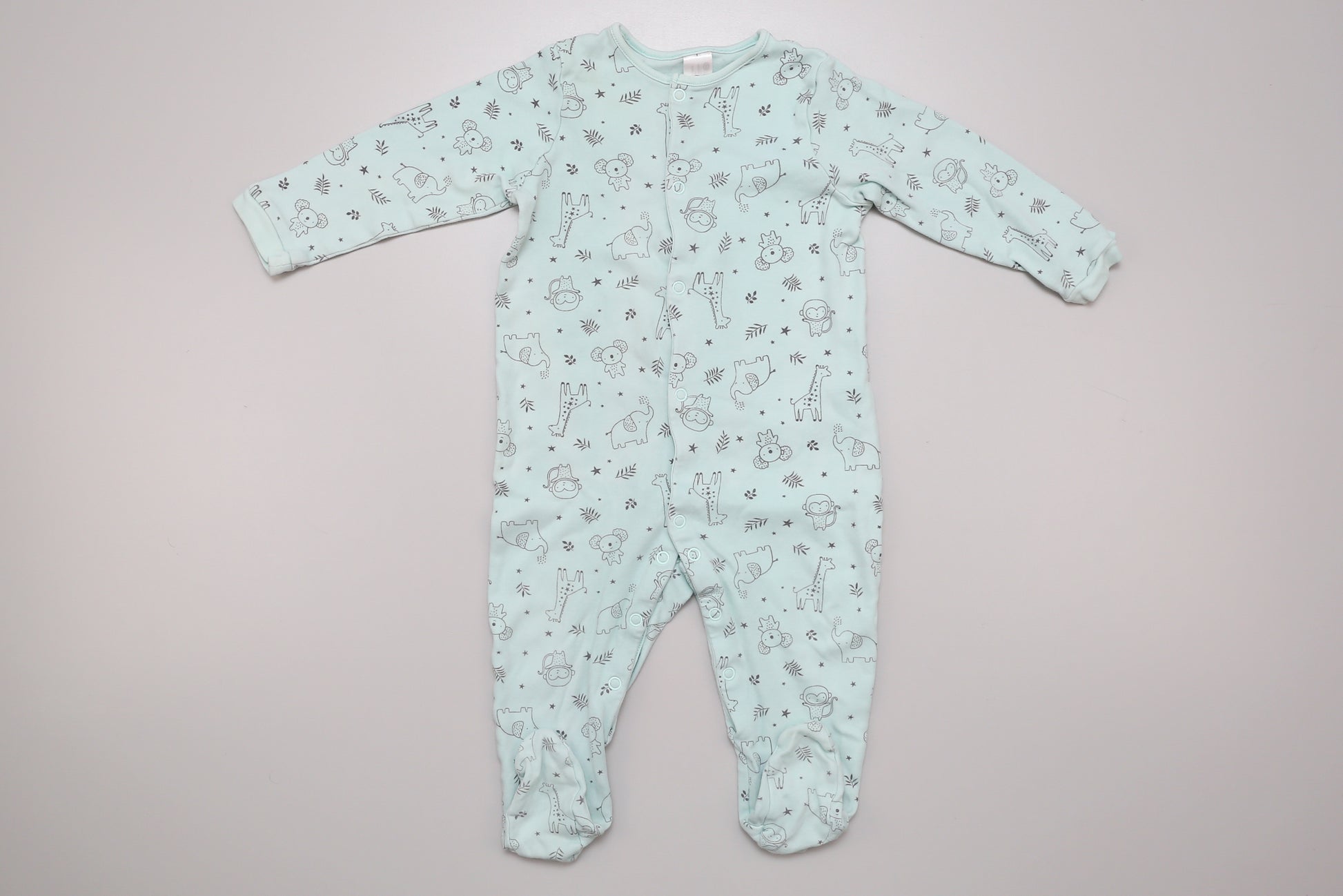 Mintgrüner Baumwollstrampler mit Tiermotiven und Füßchen. 80