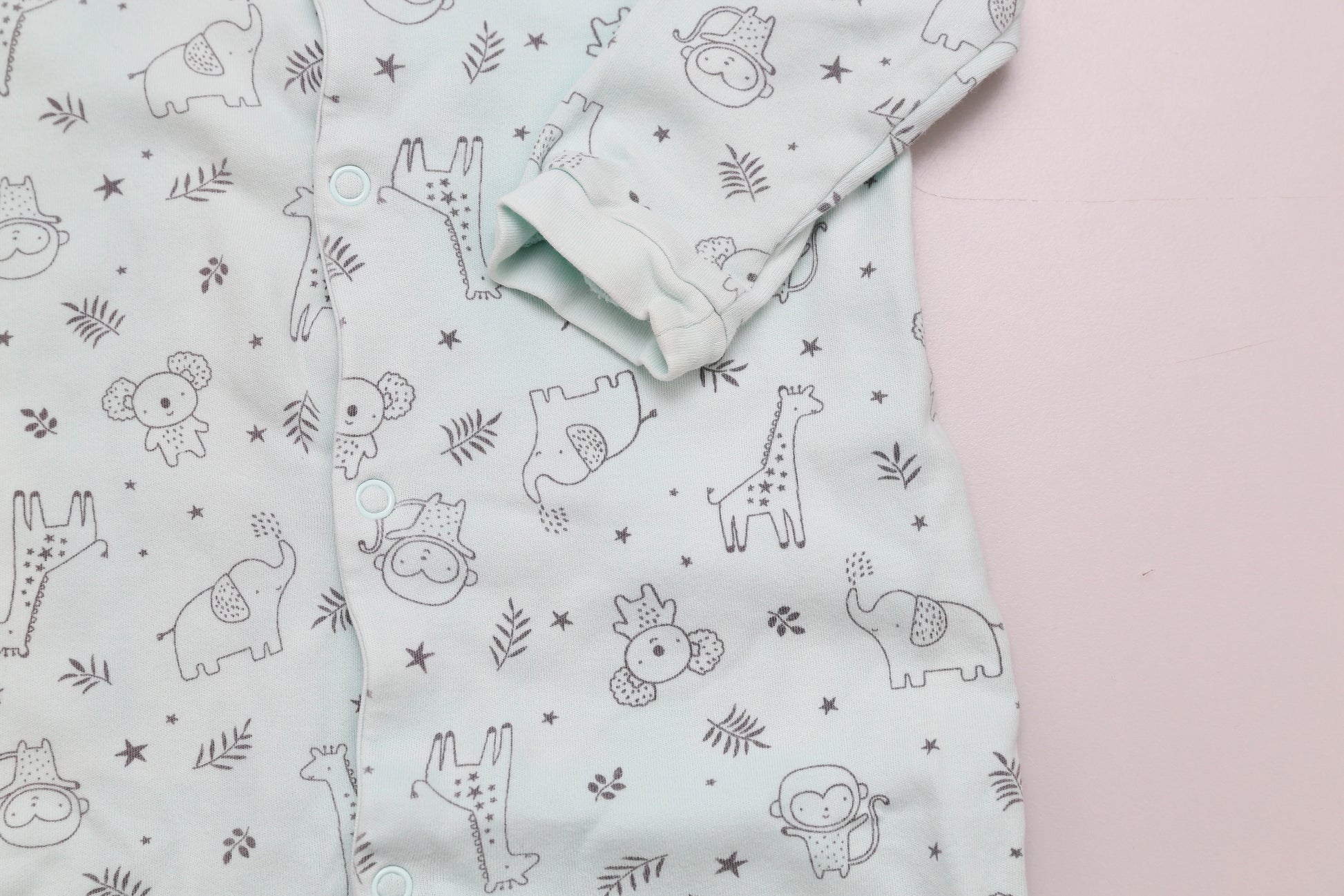 Mintgrüner Baumwollstrampler mit Tiermotiven (80) - KlugeMutti