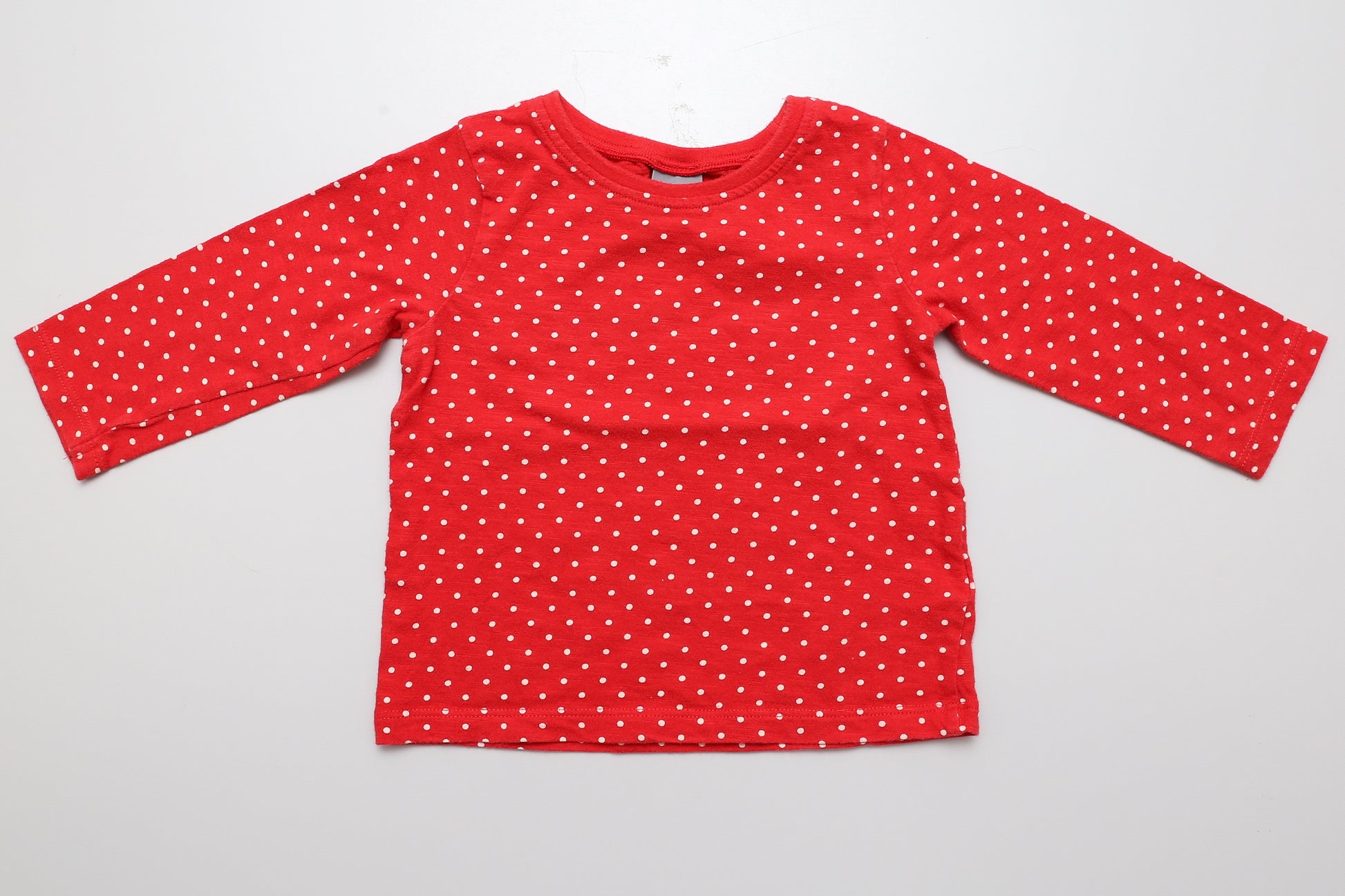 Rotes, gepunktetes Langarmshirt aus Baumwolle 80