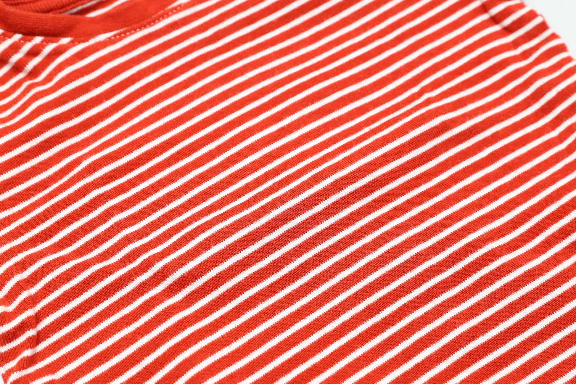 Gestreiftes, kurzärmeliges T-Shirt (80) - KlugeMutti