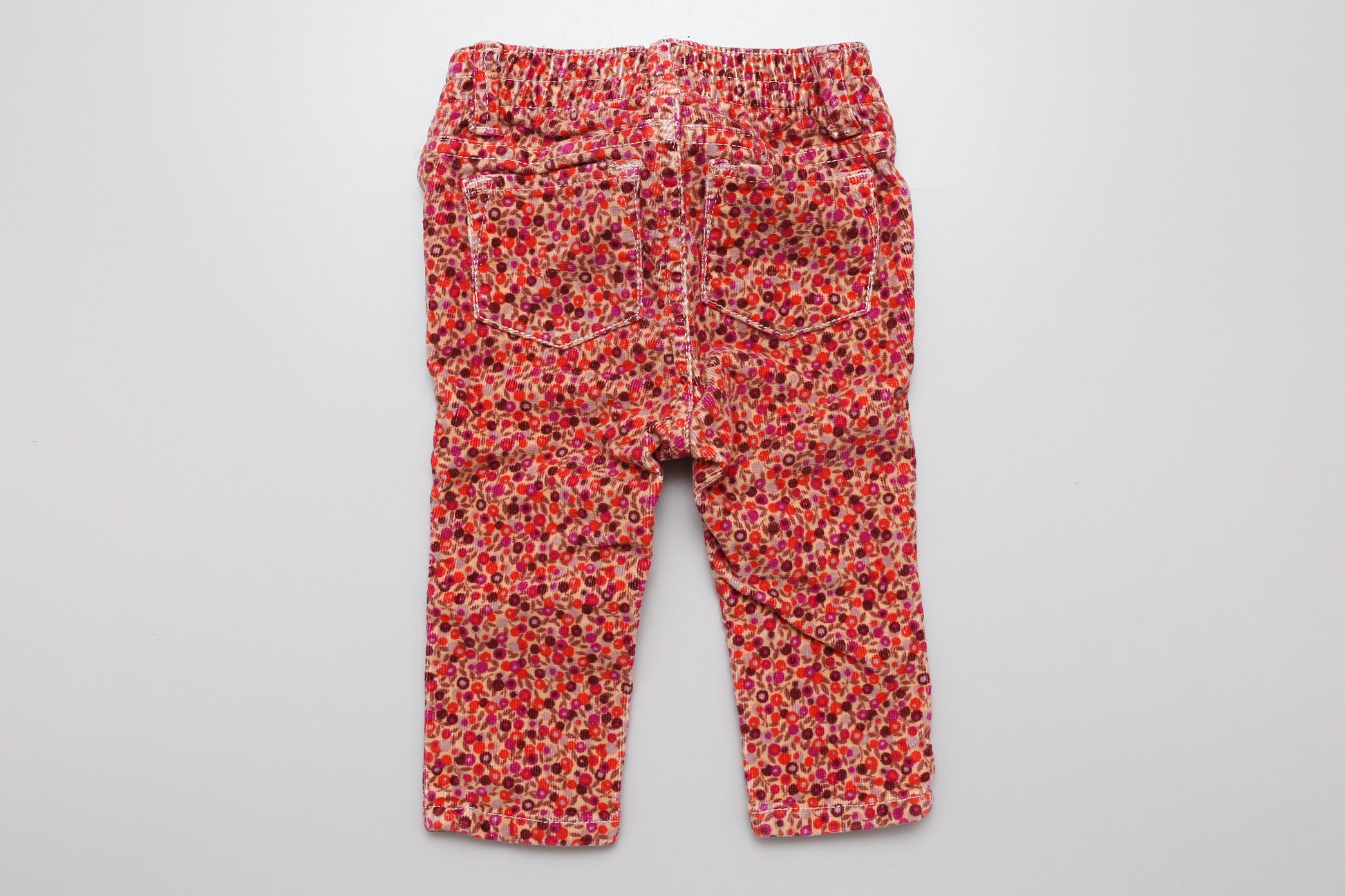 Wunderschöne, florale Cordhose. 80