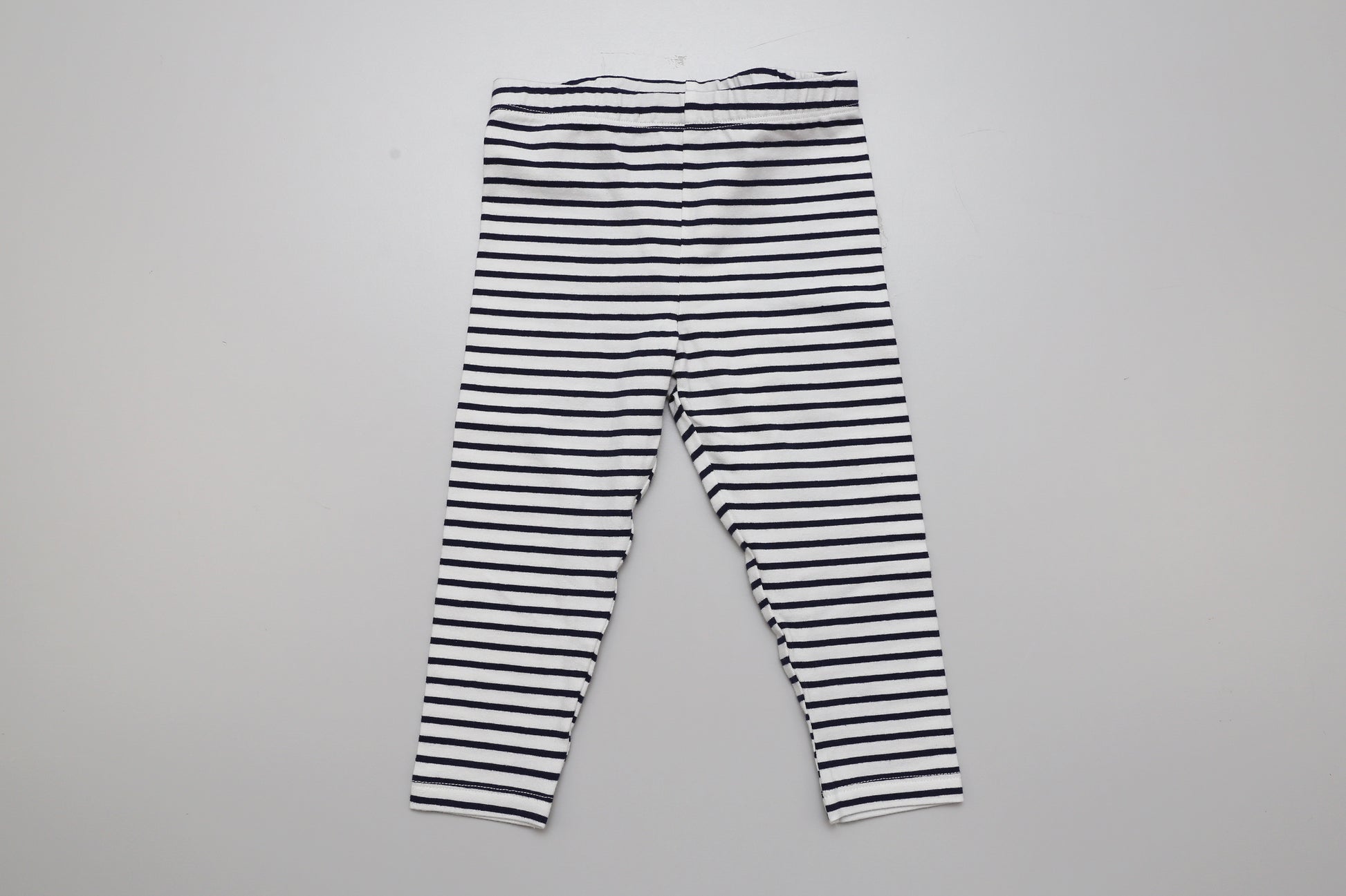 Weiß-schwarz gestreifte Leggings. 80