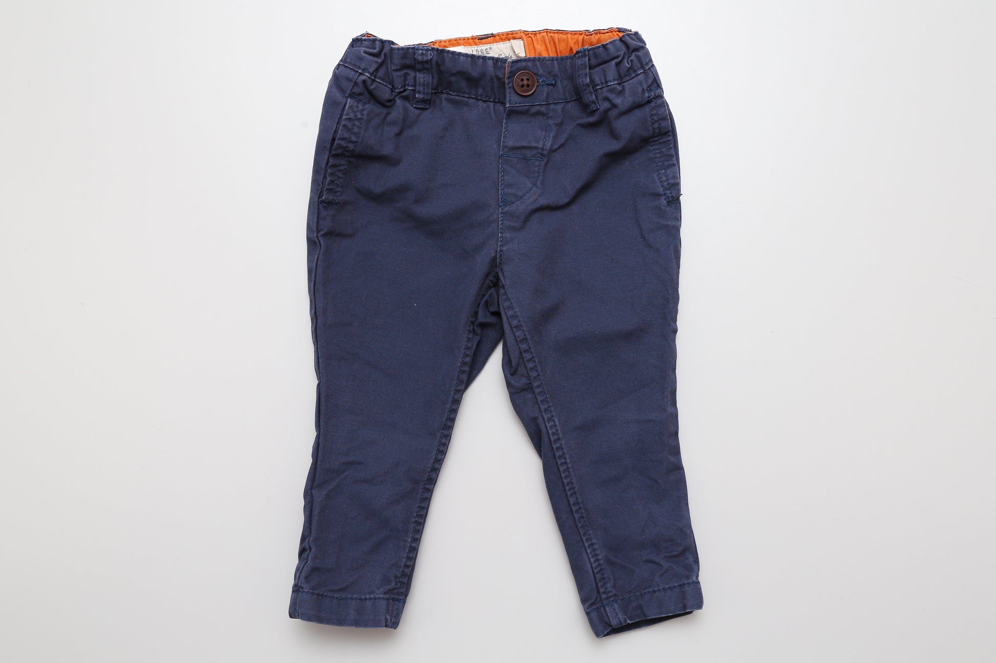 Dunkelblaue Hose mit verstellbarem Bund (80)
