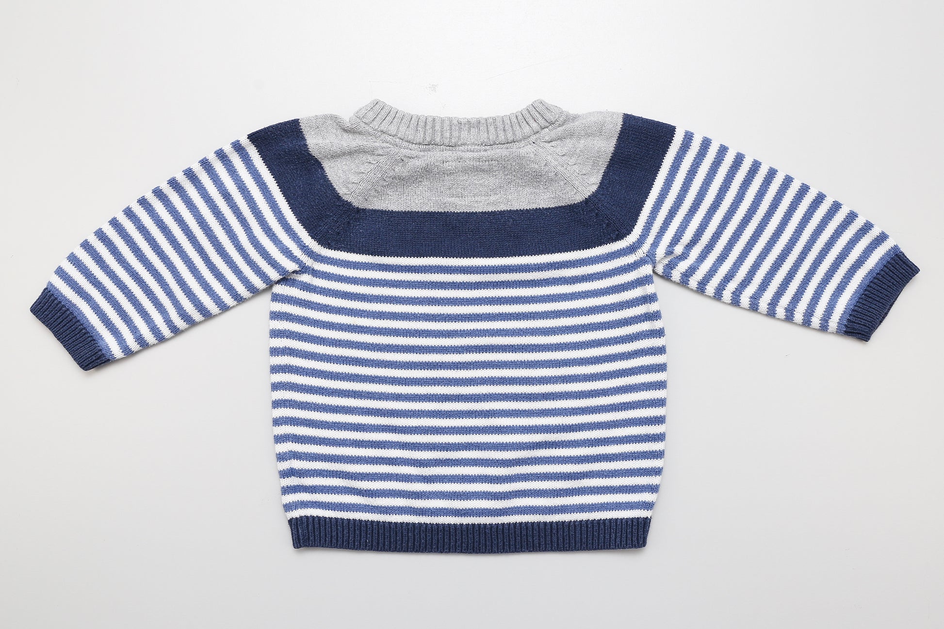 Blau-weiß gestreifter Strickpullover (68) - KlugeMutti