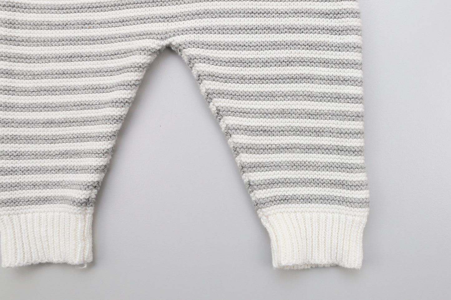 Weiß-graue Strickhose (62) - KlugeMutti