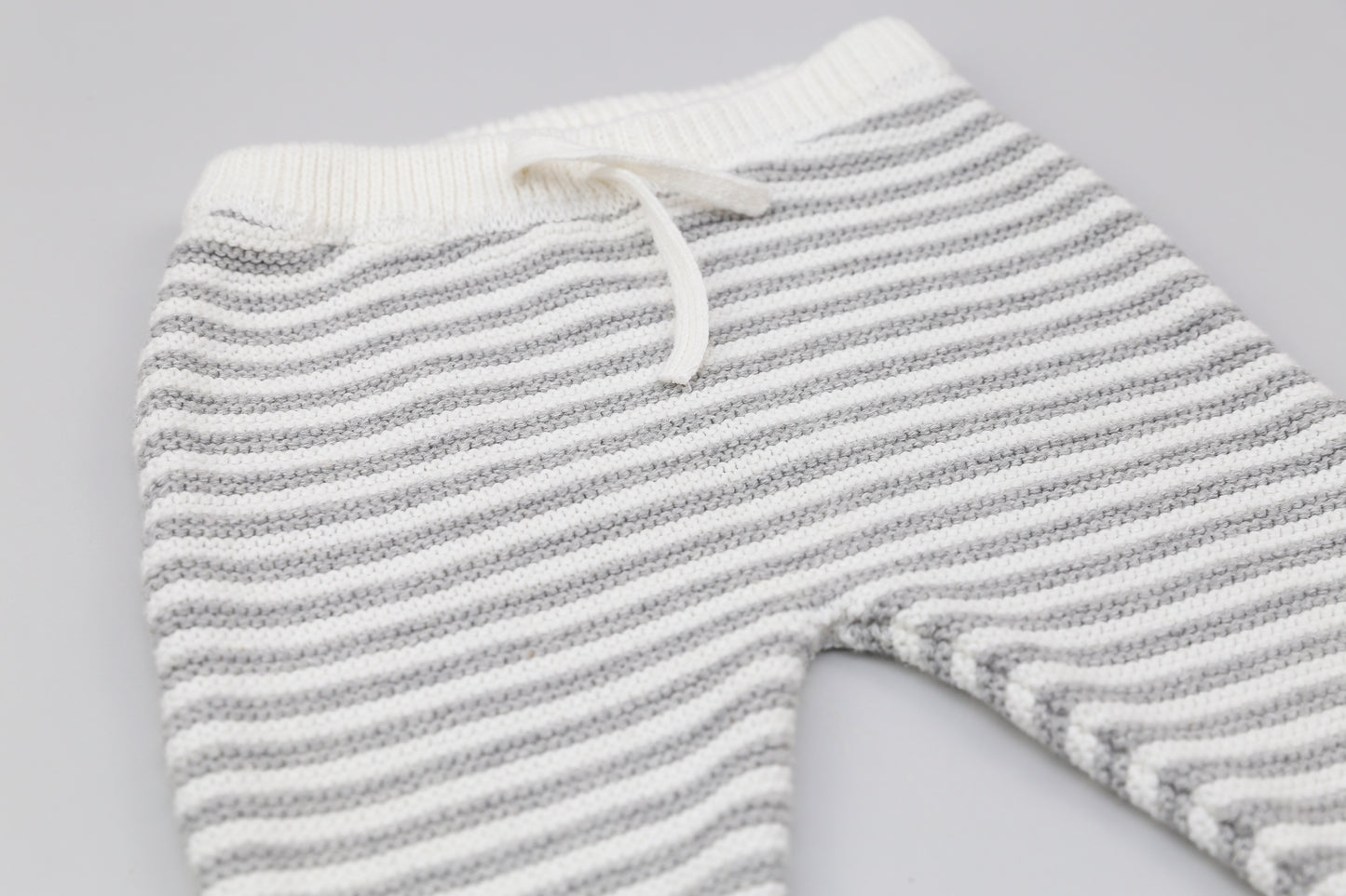 Weiß-graue Strickhose (62) - KlugeMutti