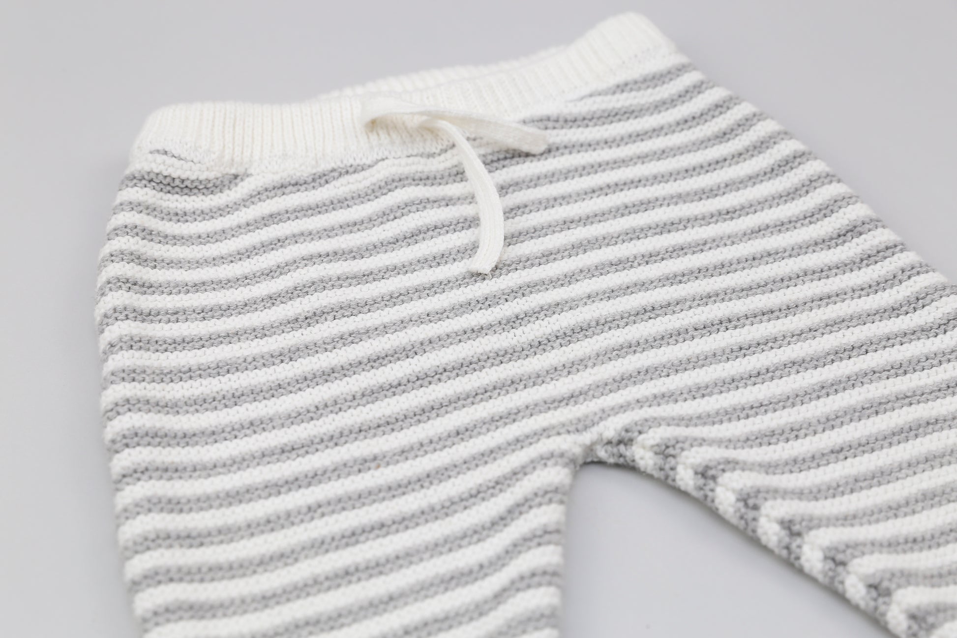 Weiß-graue Strickhose (62) - KlugeMutti