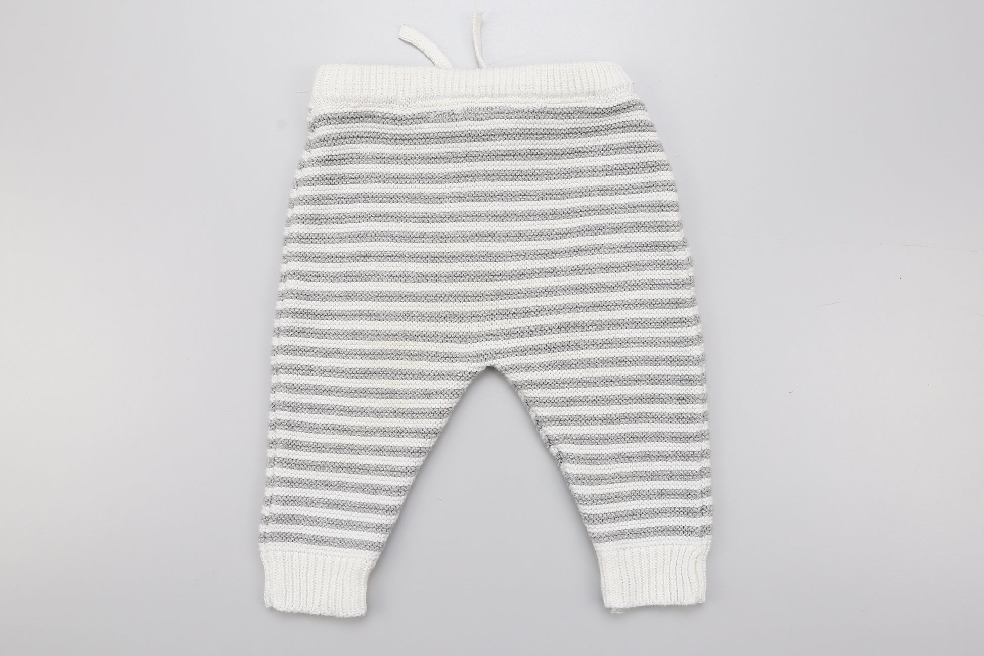 Weiß-graue Strickhose (62) - KlugeMutti