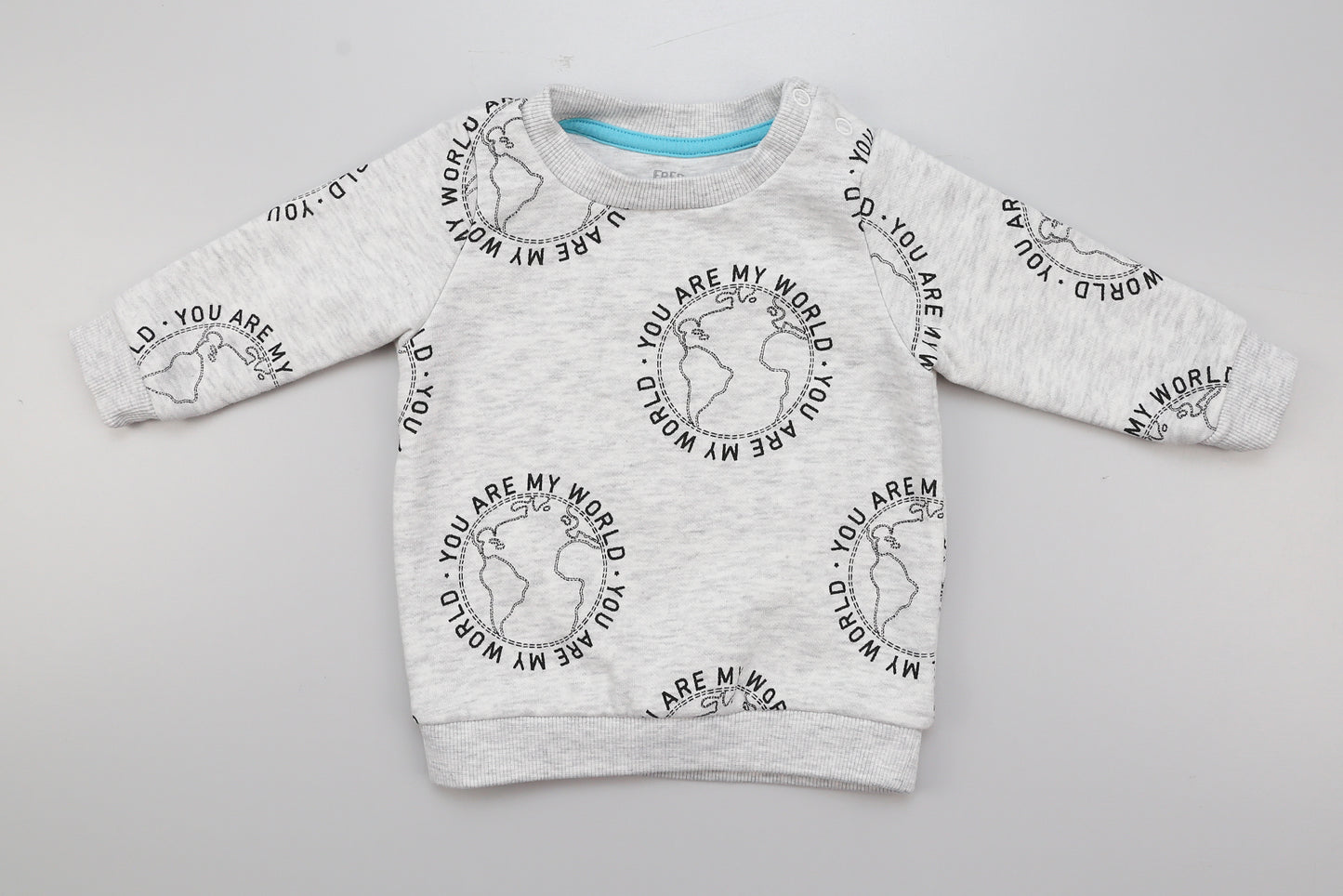 Helles graues Sweatshirt mit Aufdruck (56) - KlugeMutti