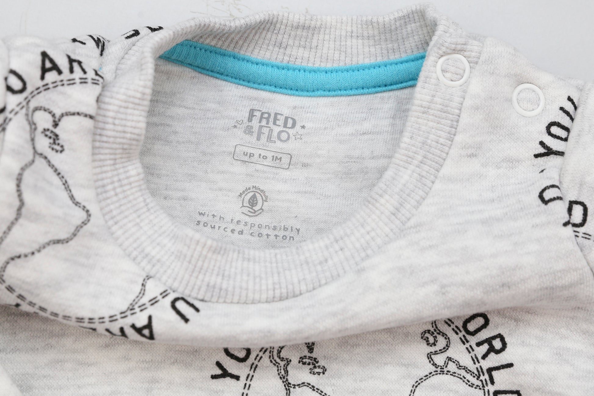 Helles graues Sweatshirt mit Aufdruck (56) - KlugeMutti