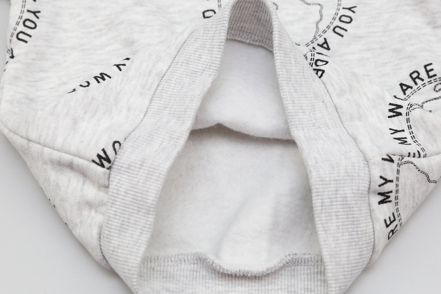 Helles graues Sweatshirt mit Aufdruck (56) - KlugeMutti