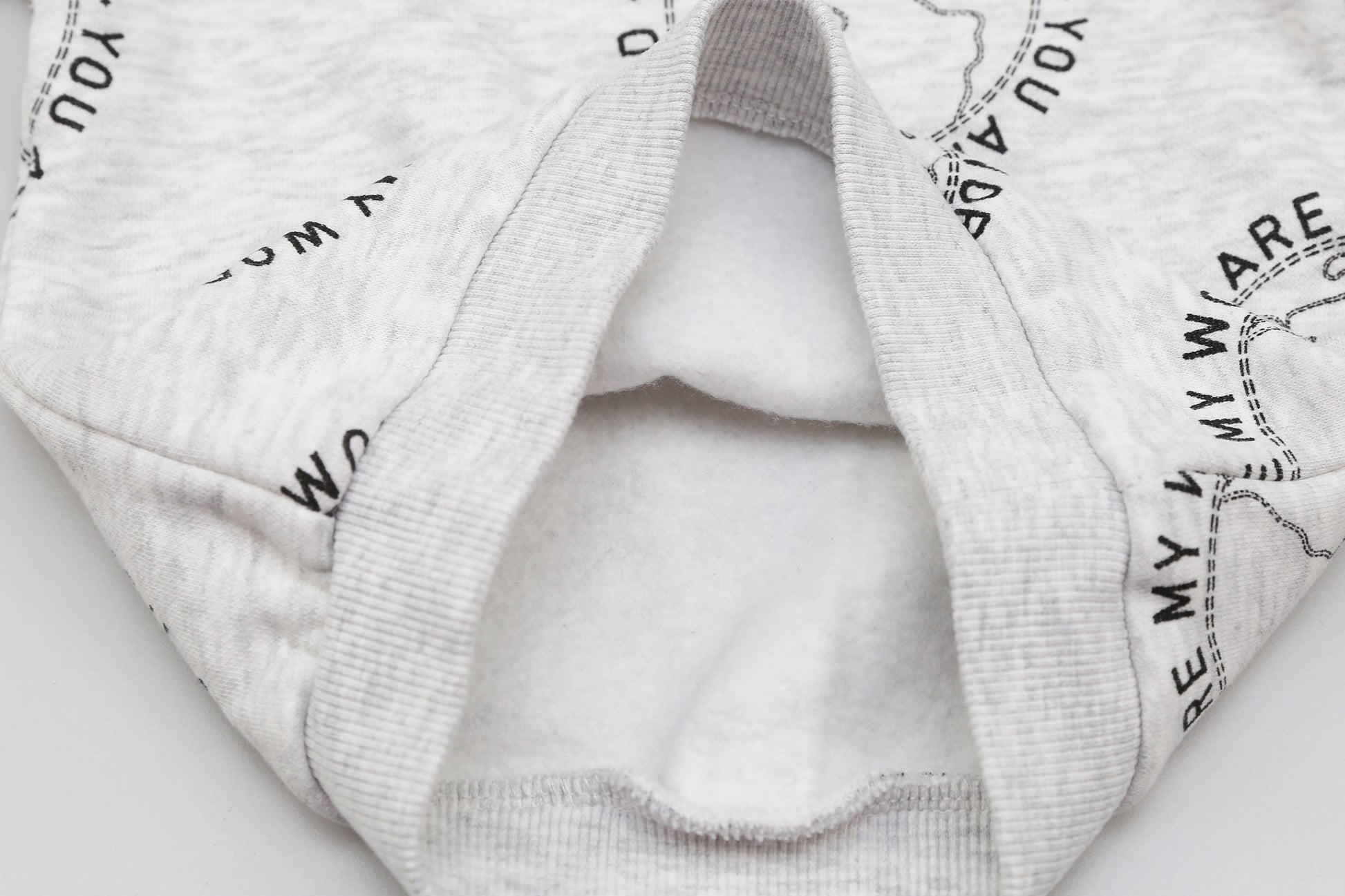 Helles graues Sweatshirt mit Aufdruck (56) - KlugeMutti