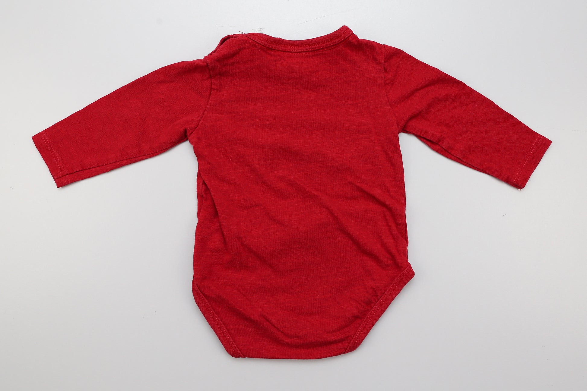Rotes Langarmbody mit Aufdruck (62) - KlugeMutti