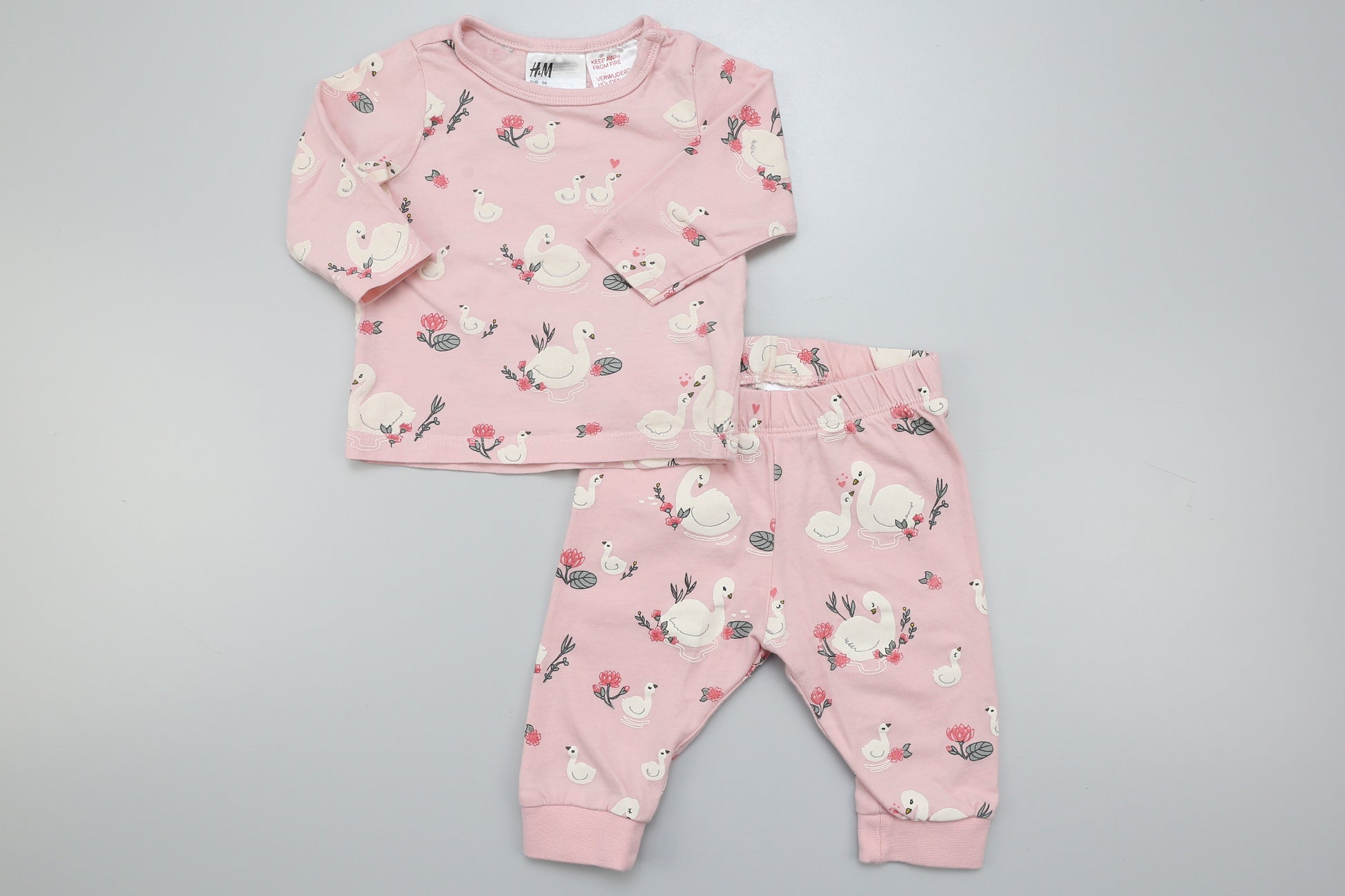 Rosa Set mit Schwanenmuster 56