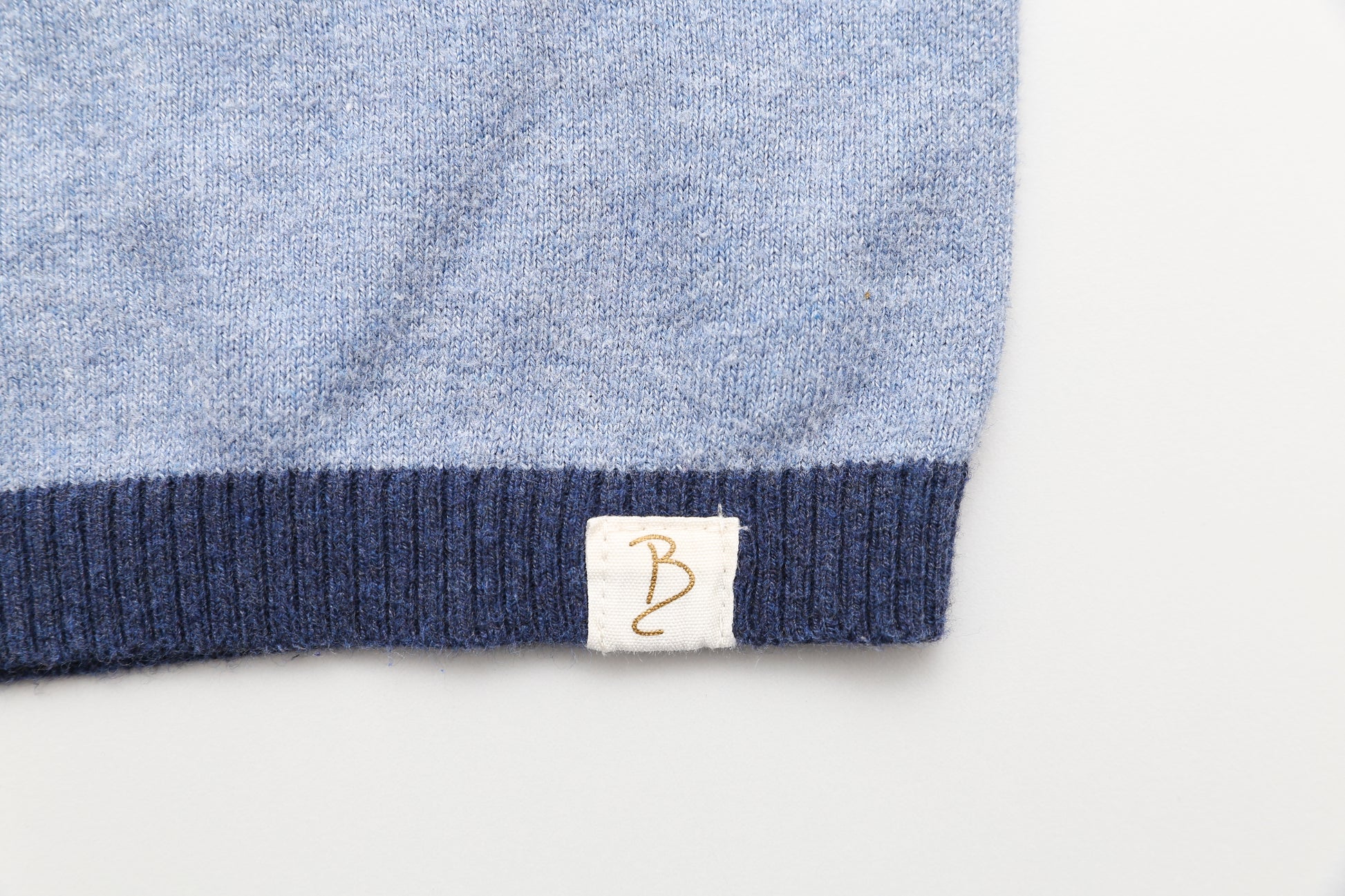 Hellblauer Pullover (62-68) - KlugeMutti