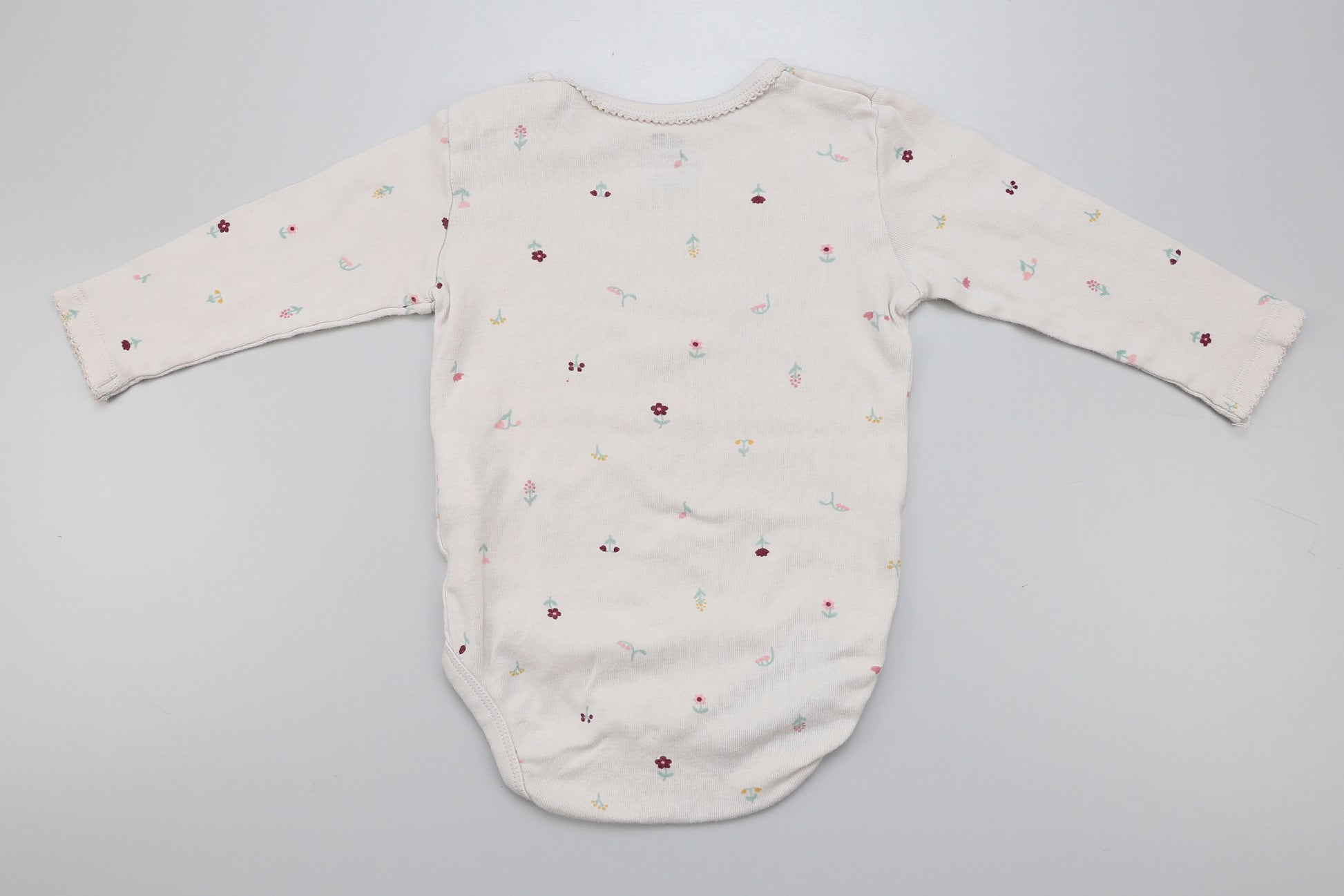 Kleines Blumenmuster-Langarmbody aus Bio-Baumwolle (74) - KlugeMutti