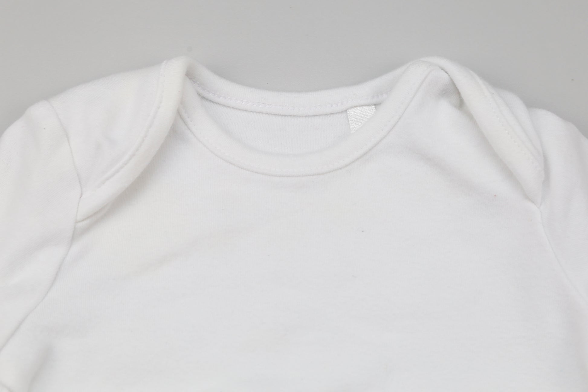 Weißes Langarmshirt aus dickerer Baumwolle (62) - KlugeMutti