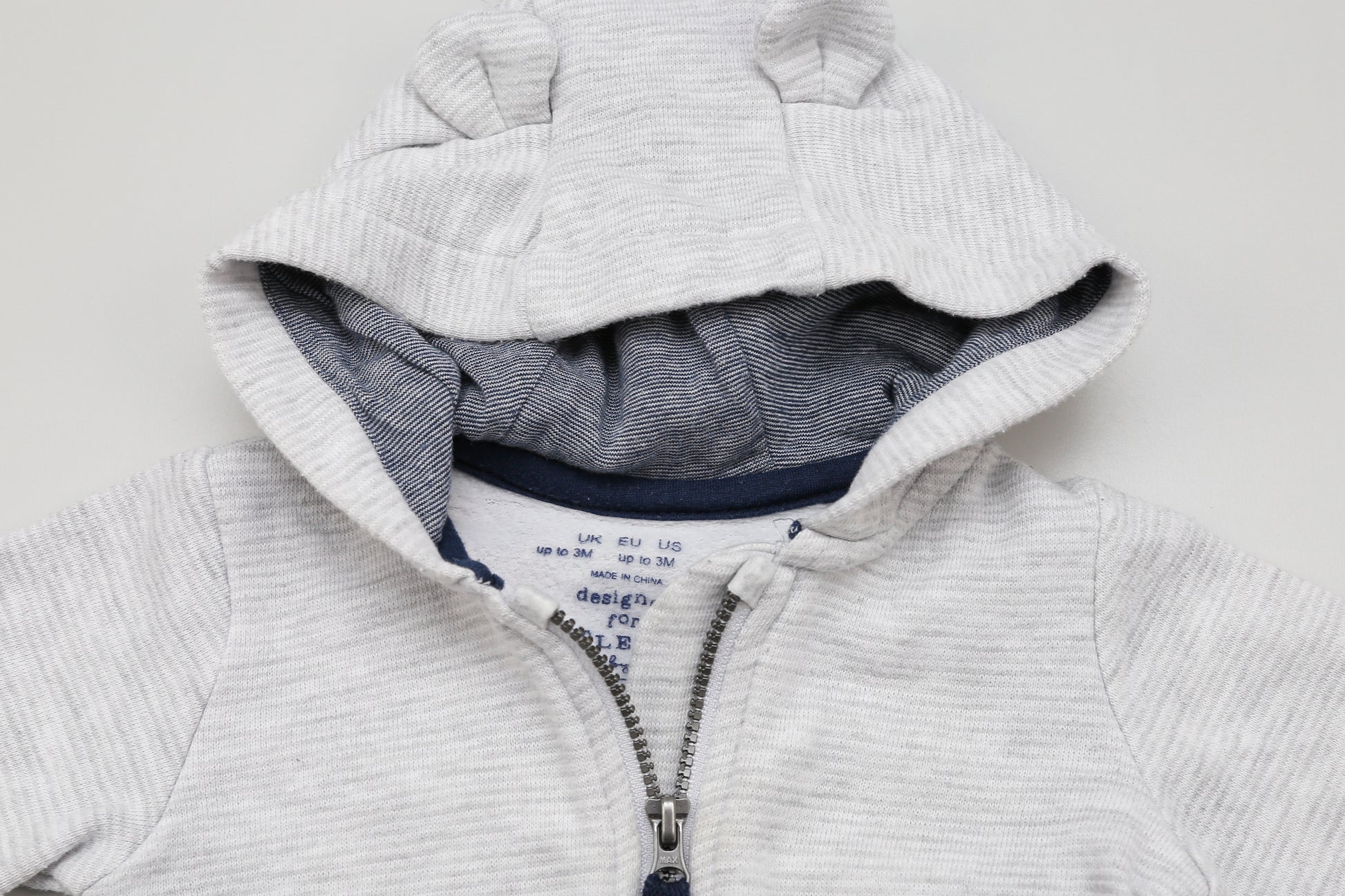 Helles graues Kapuzenzipper-Sweatshirt (62) - KlugeMutti