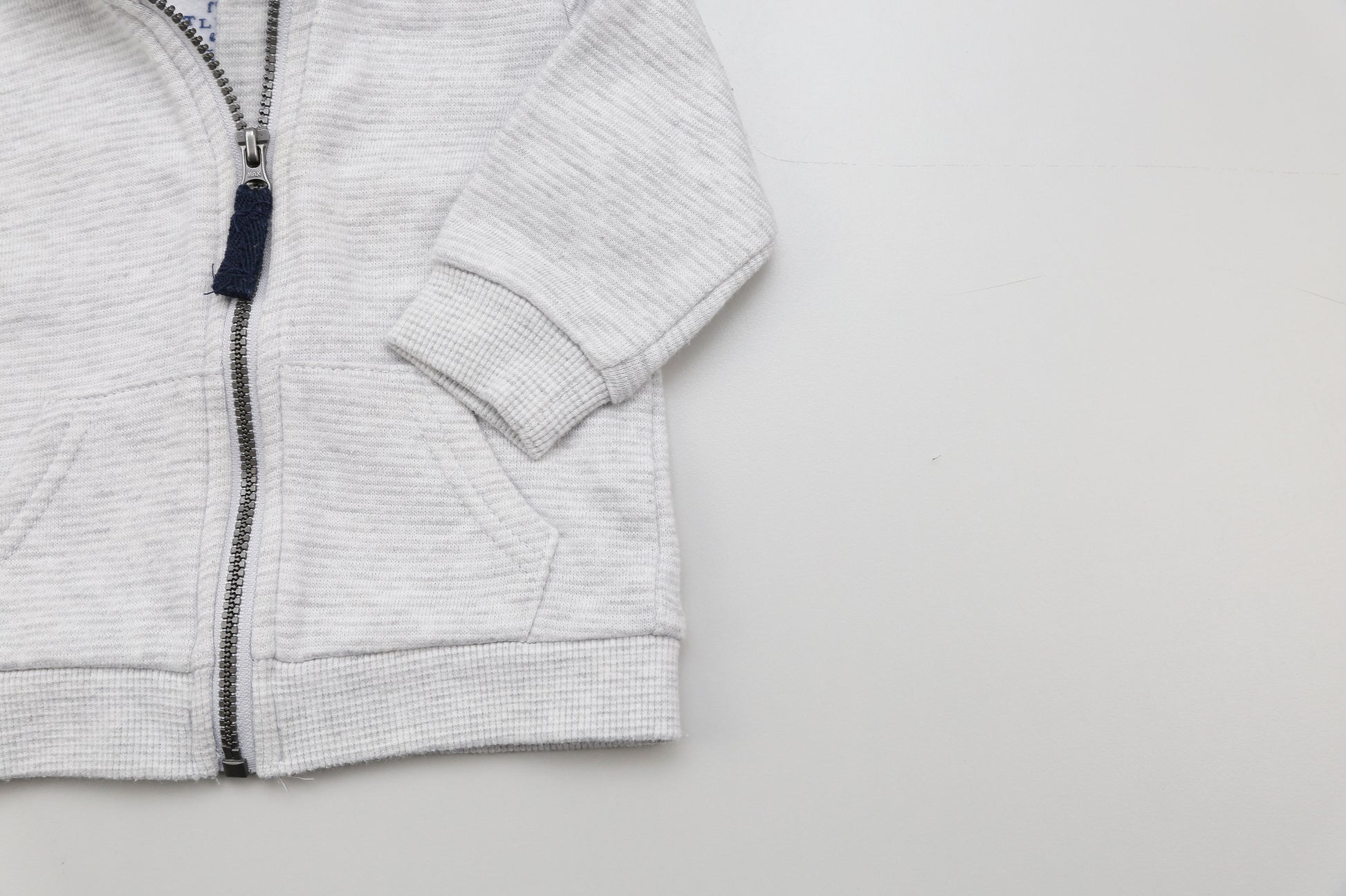 Helles graues Kapuzenzipper-Sweatshirt (62) - KlugeMutti