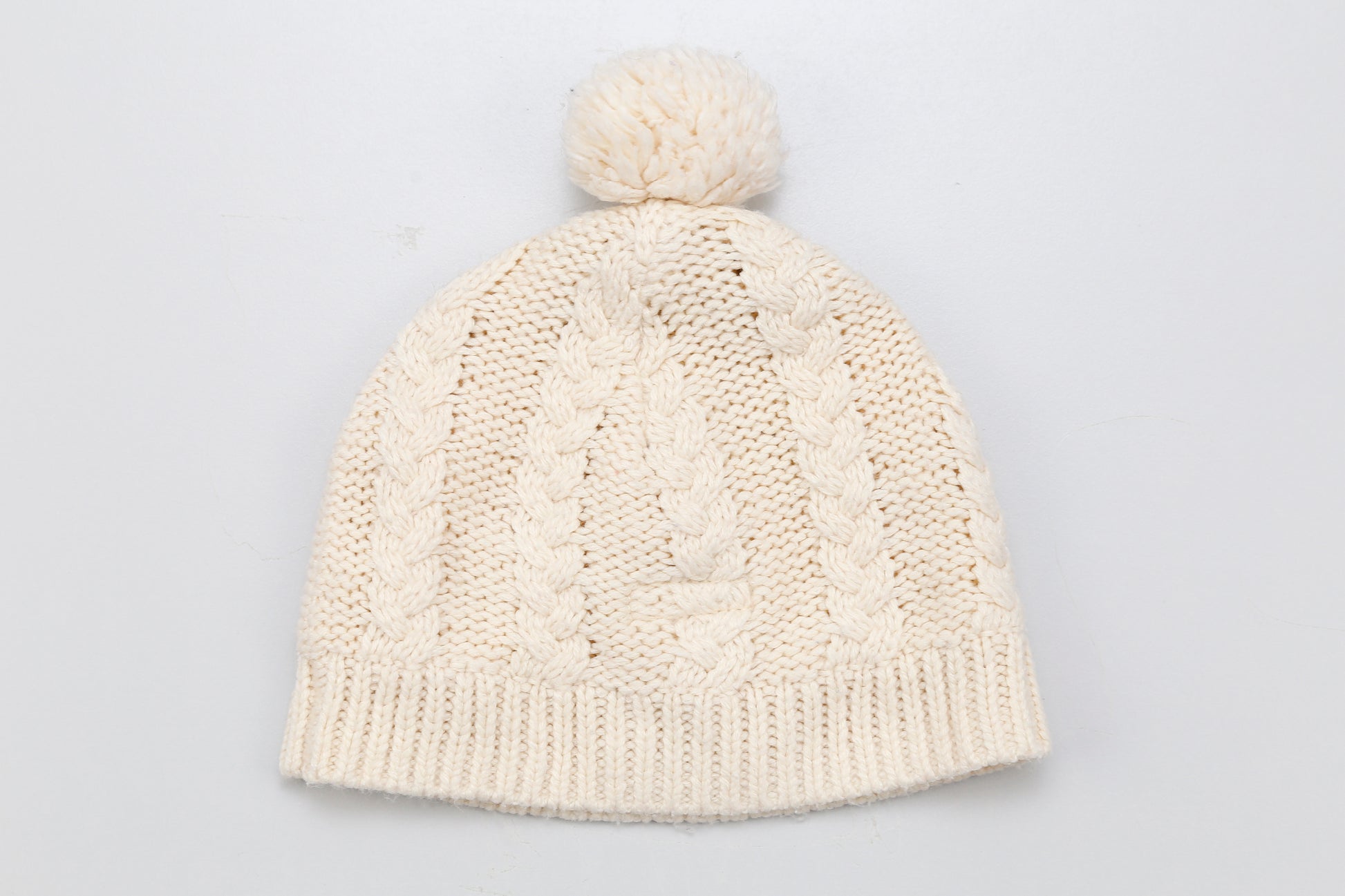 Gestrickte Beanie-Mütze mit Bommel (62-68) - KlugeMutti