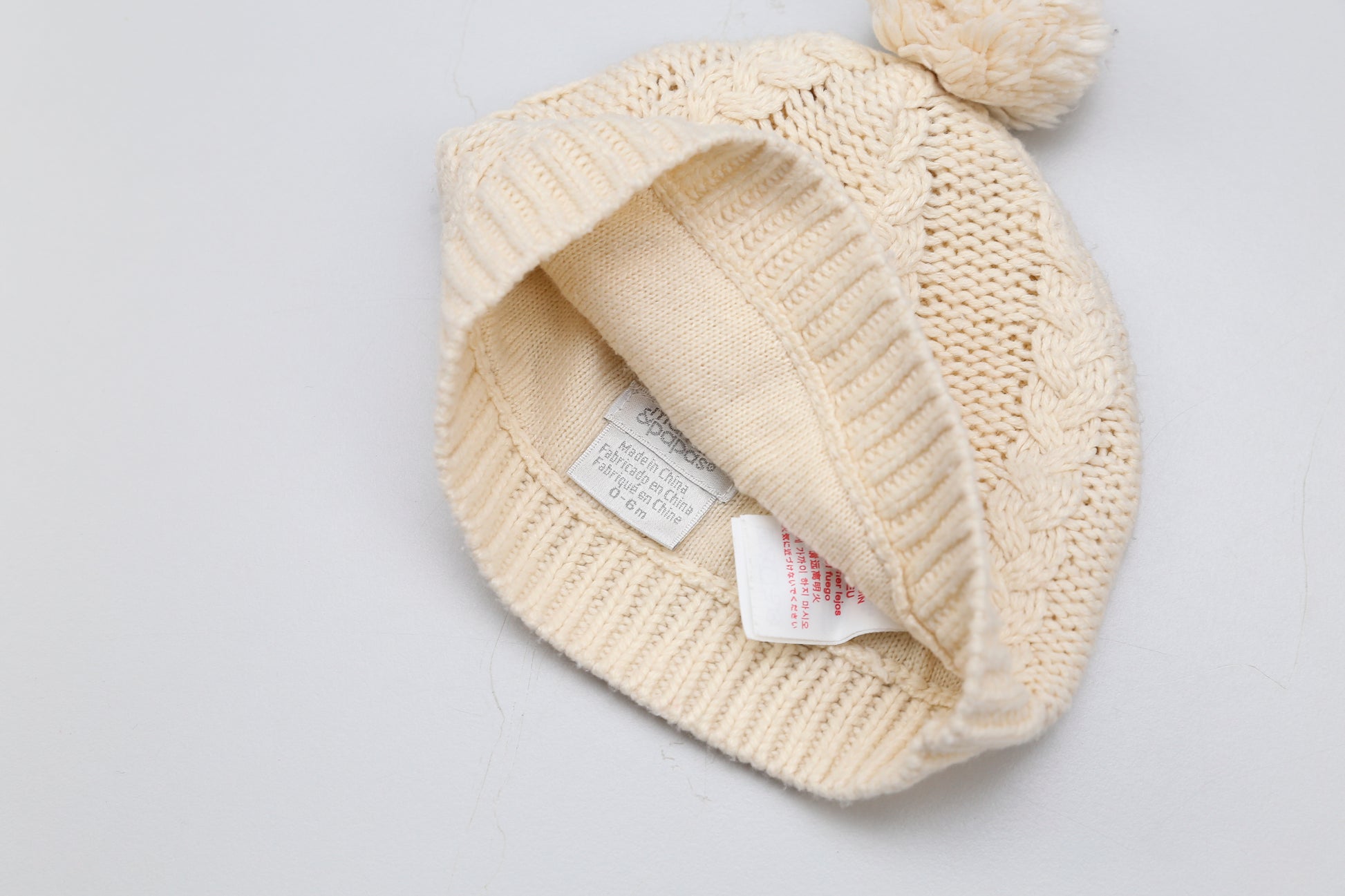Gestrickte Beanie-Mütze mit Bommel (62-68) - KlugeMutti