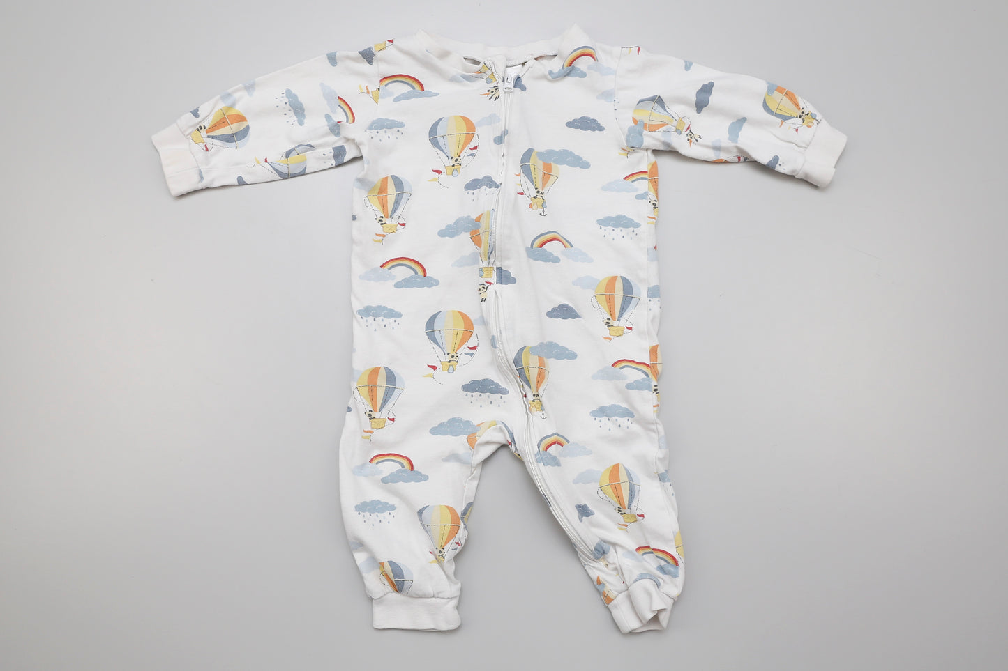 Baby-Strampler ohne Füße mit Heißluftballon-, Wolken- und Regenbogenmuster, aus dünnem Baumwollstoff, Größe 74

